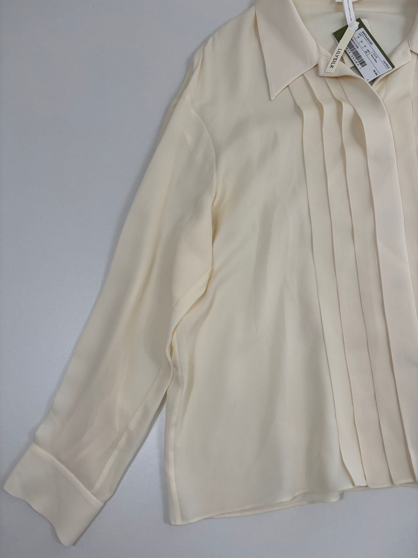 Blouse Lilysilk soie Double Joe 22 mm col pointu devant plissé patte nacre – T.L-6