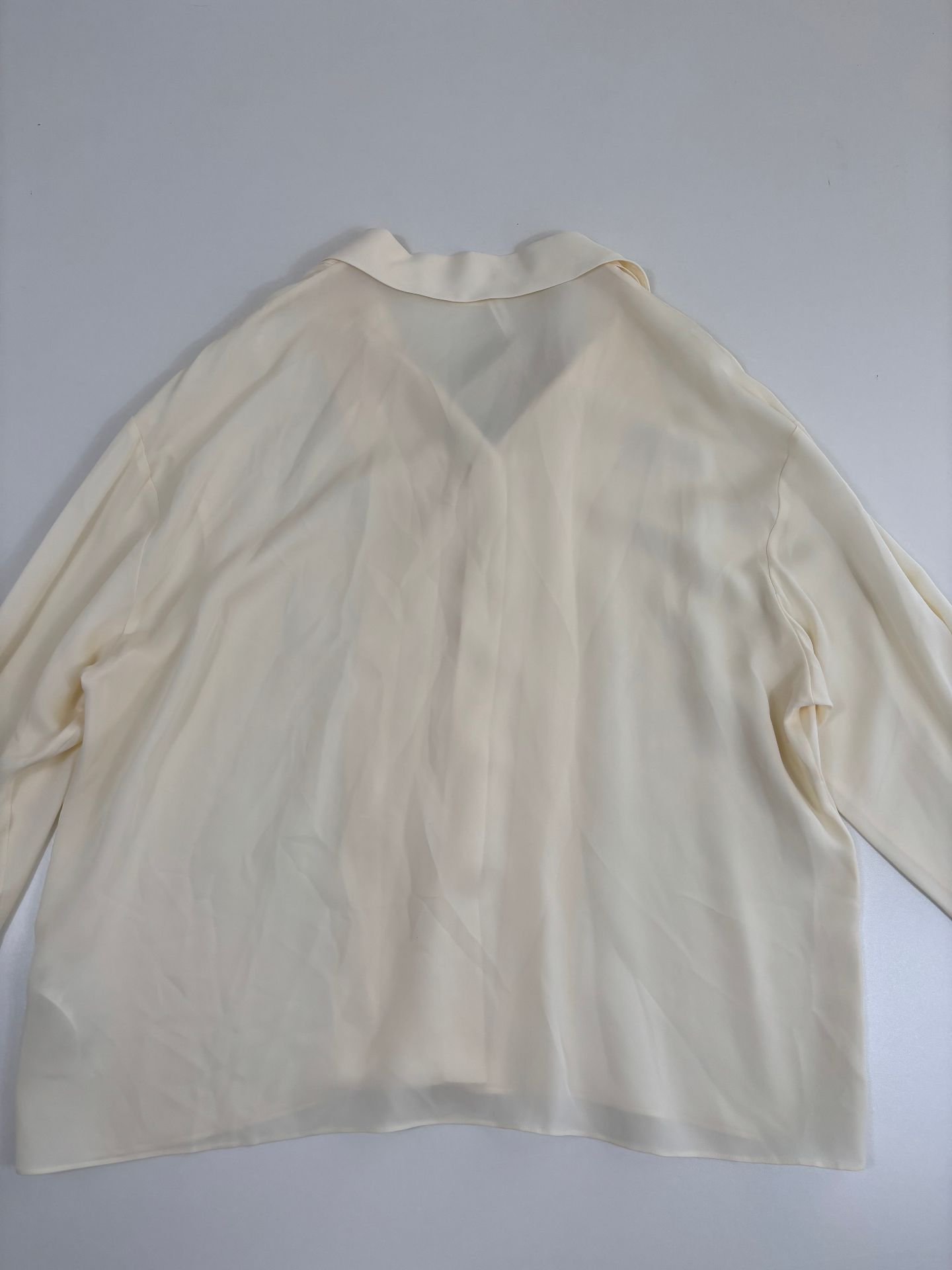 Blouse Lilysilk soie Double Joe 22 mm col pointu devant plissé patte nacre – T.L-8