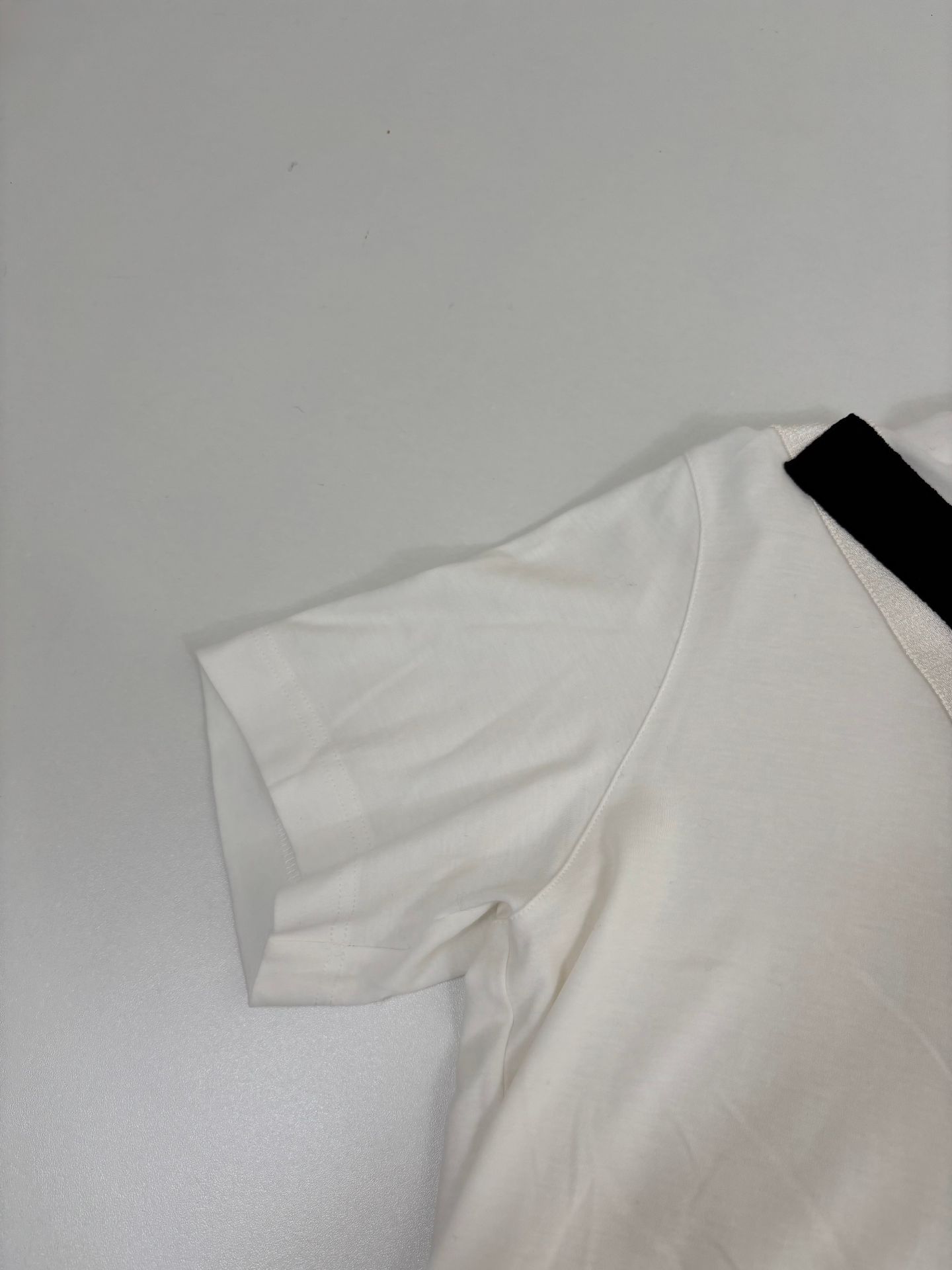 T-shirt Akris coton blanc appliqués graphiques noirs – T.40-5