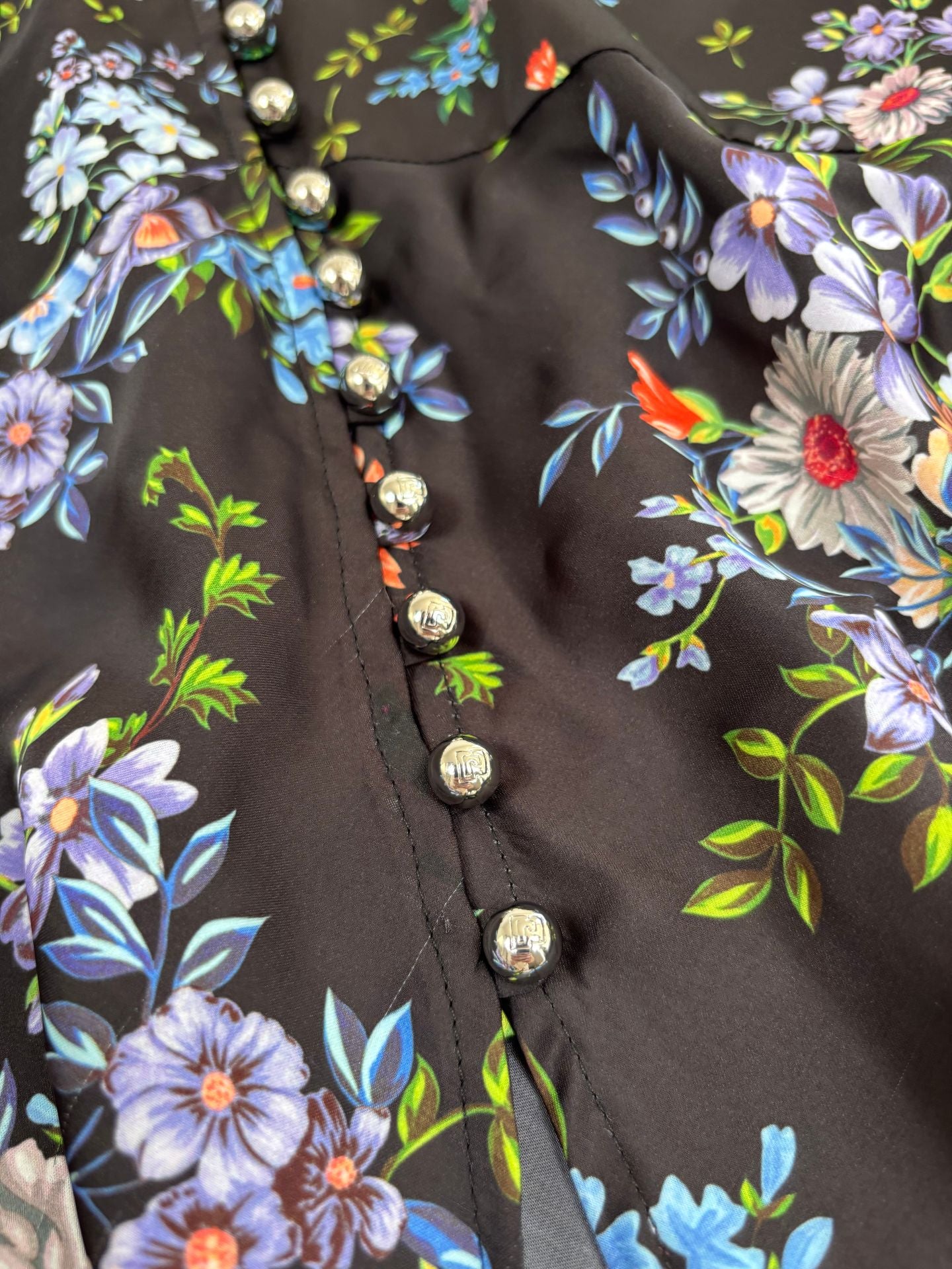Blouse Paco Rabanne satin noir floral Liberty biais – T.38 – Neuve-8