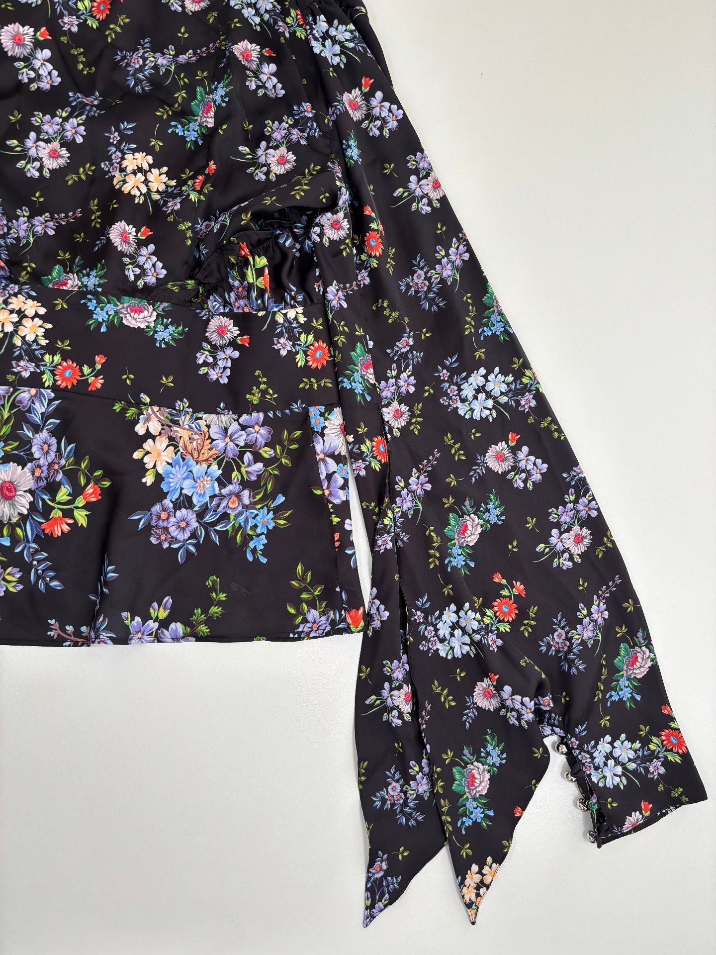 Blouse Paco Rabanne satin noir floral Liberty biais – T.38 – Neuve-10