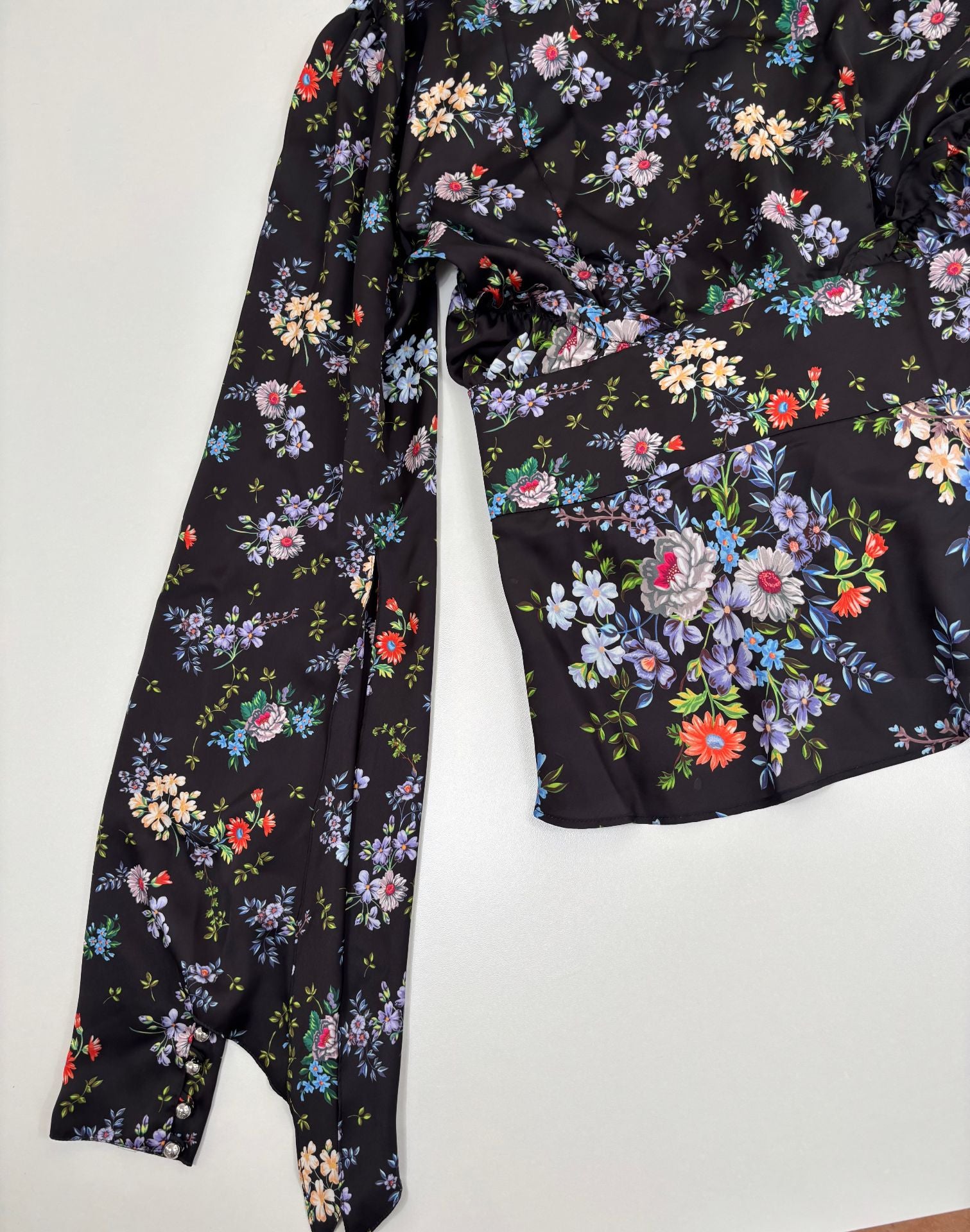 Blouse Paco Rabanne satin noir floral Liberty biais – T.38 – Neuve-11