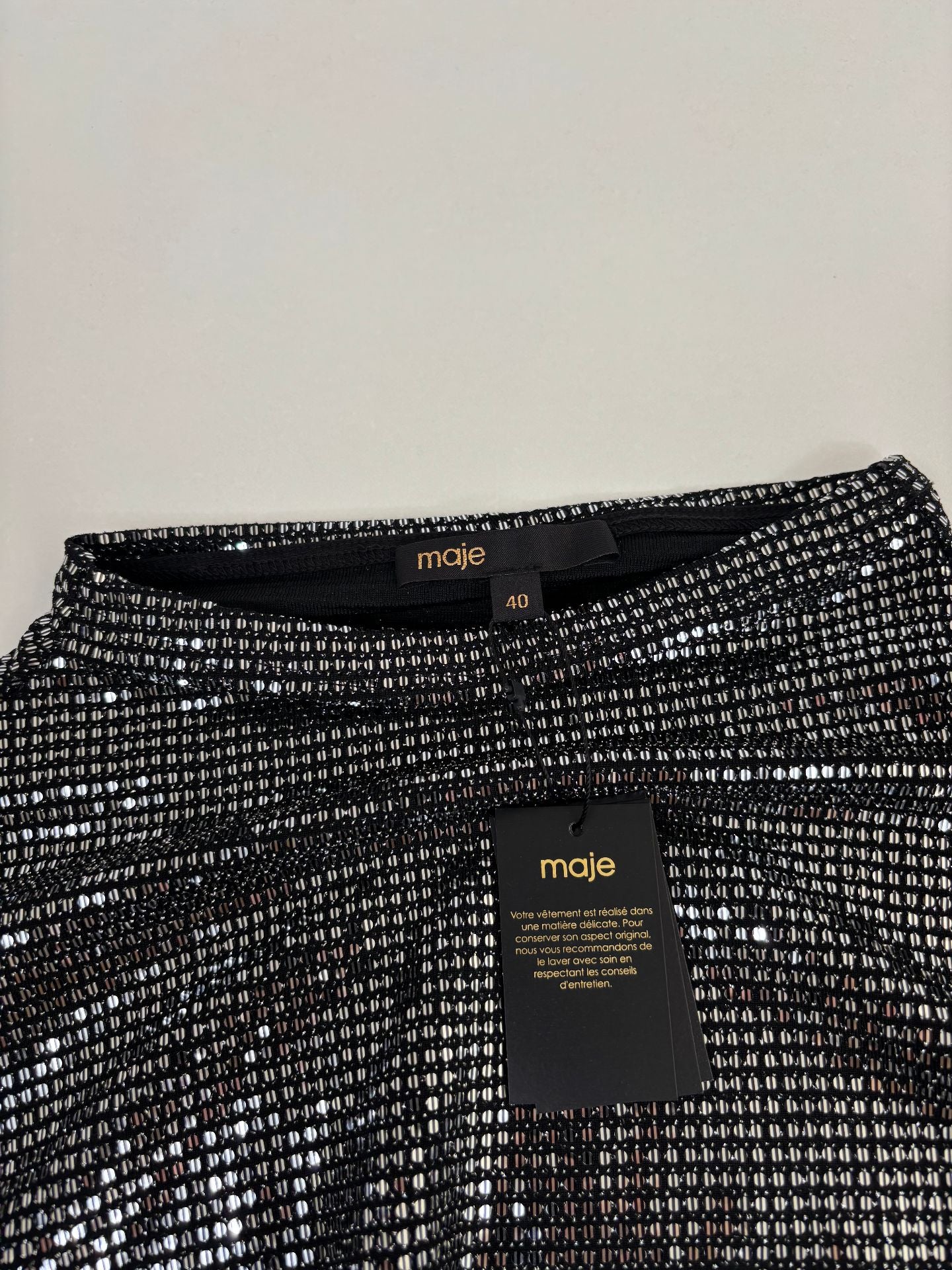 Robe Maje paillettes argentées col montant découpe latérale – T.40 – Neuve-5
