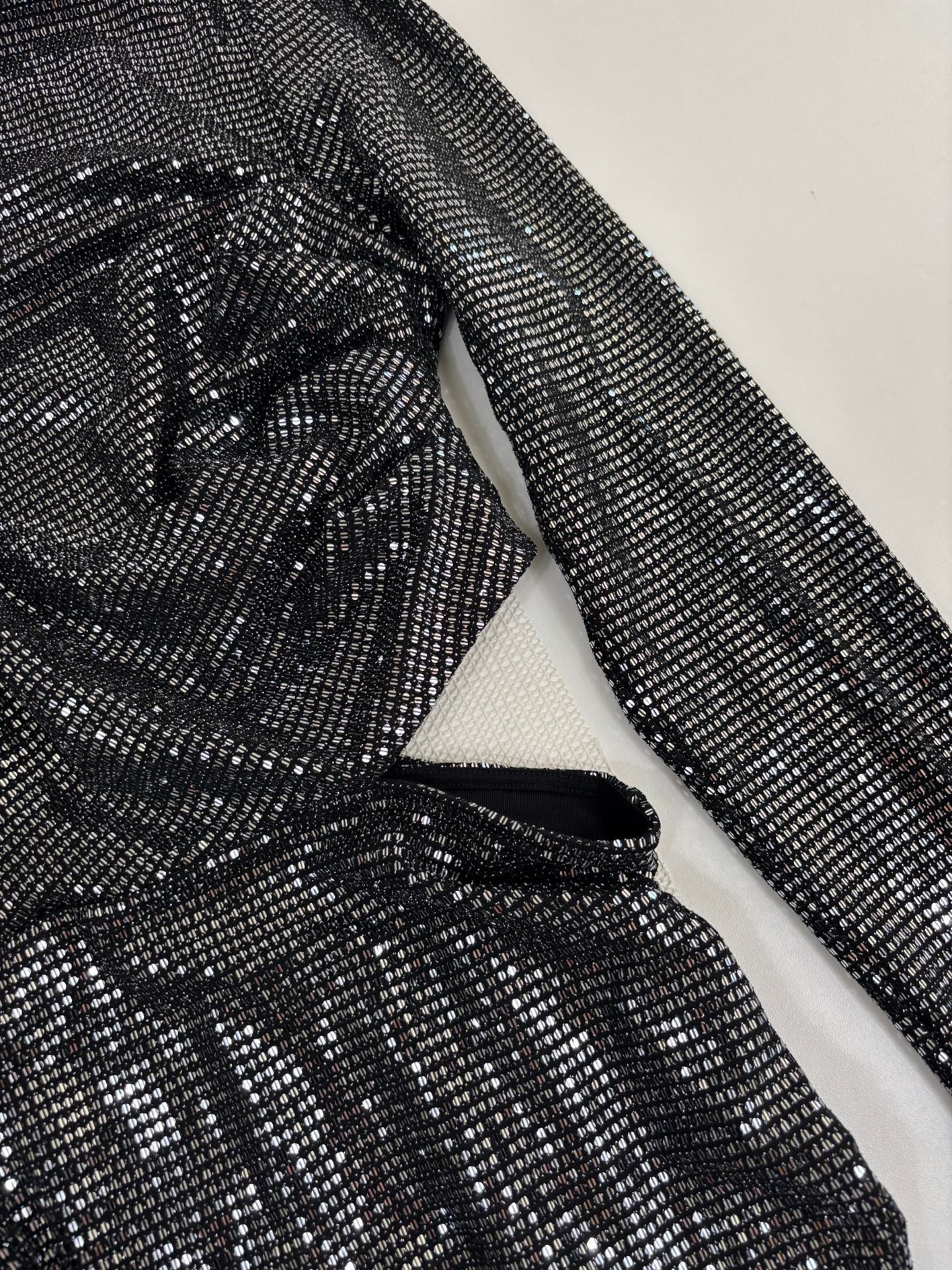 Robe Maje paillettes argentées col montant découpe latérale – T.40 – Neuve-7