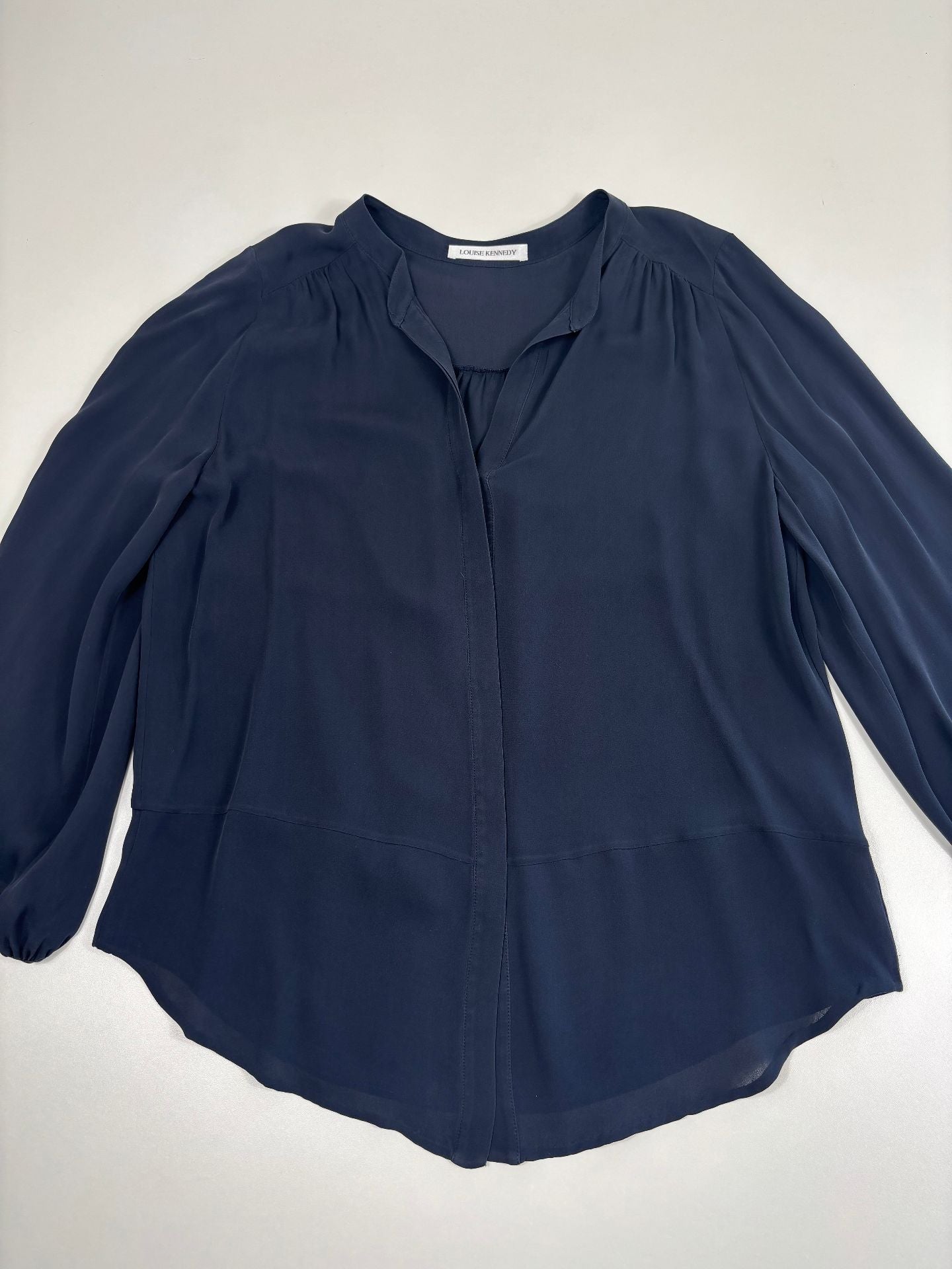 Blouse Louise Kennedy crêpe georgette bleu marine col tunisien manches ballon – T.L-2