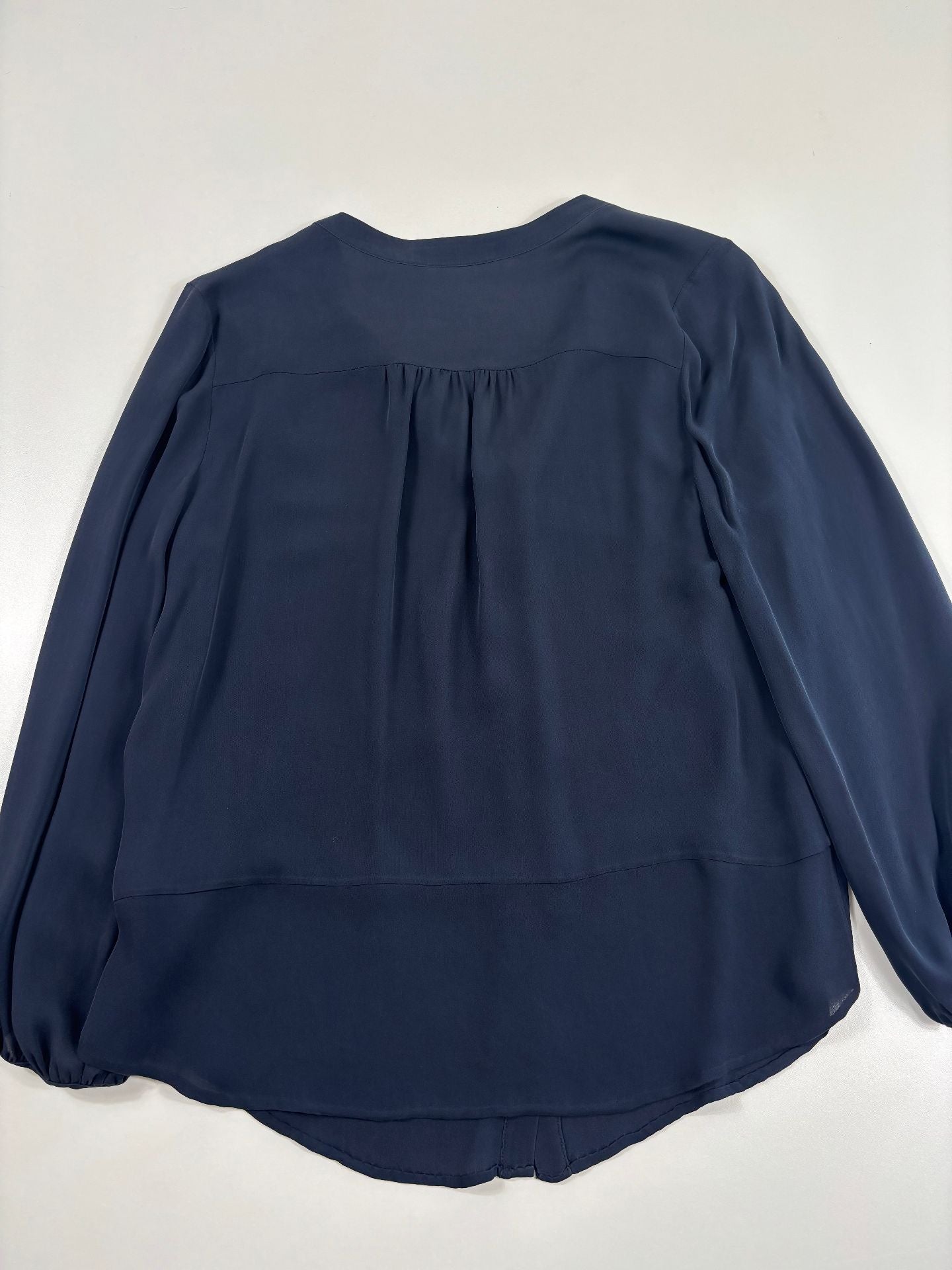Blouse Louise Kennedy crêpe georgette bleu marine col tunisien manches ballon – T.L-6