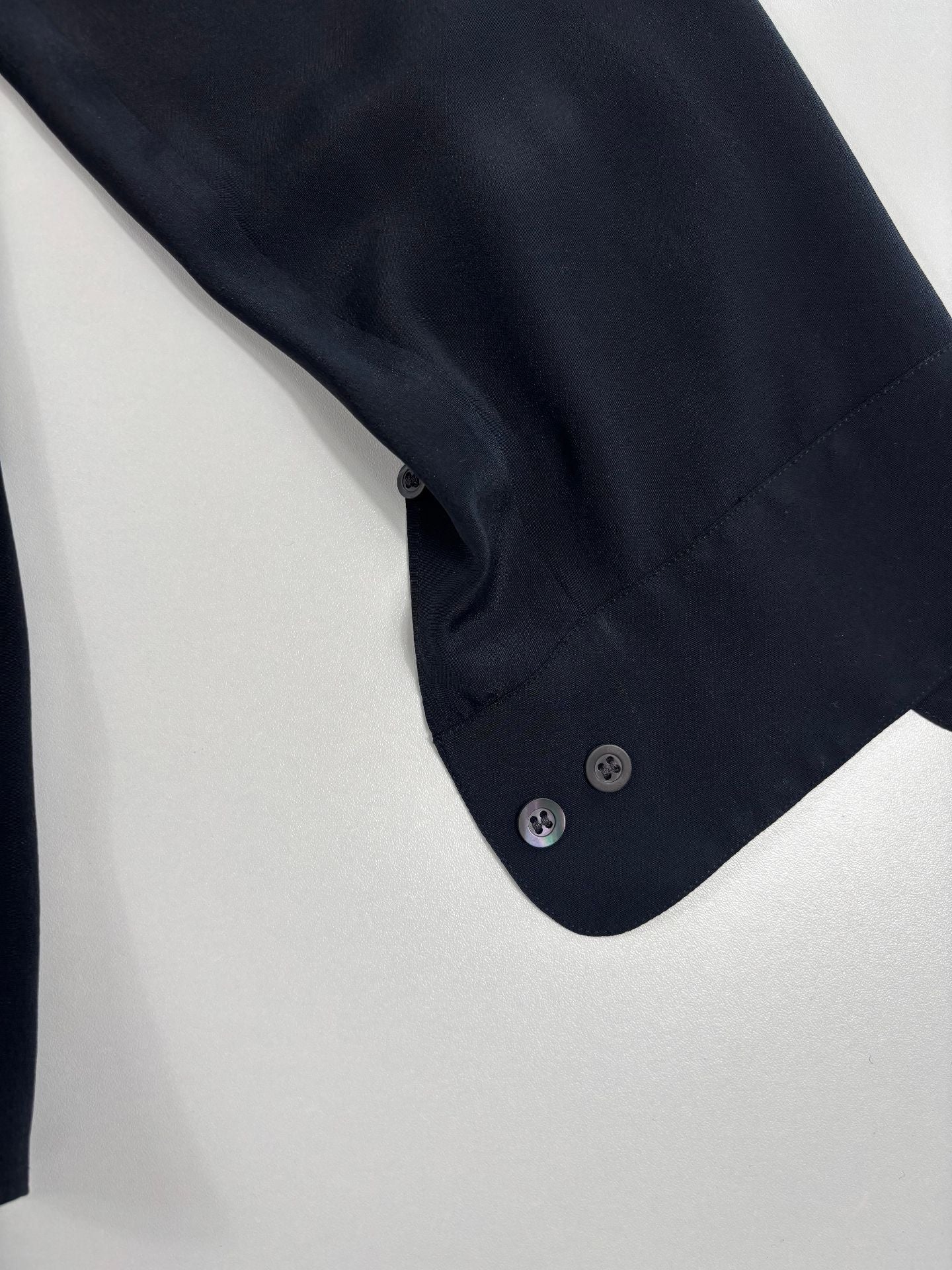 Chemise Dries Van Noten Casio viscose satinée noire col évasé coupe cocon surpiqûres – T.40-5