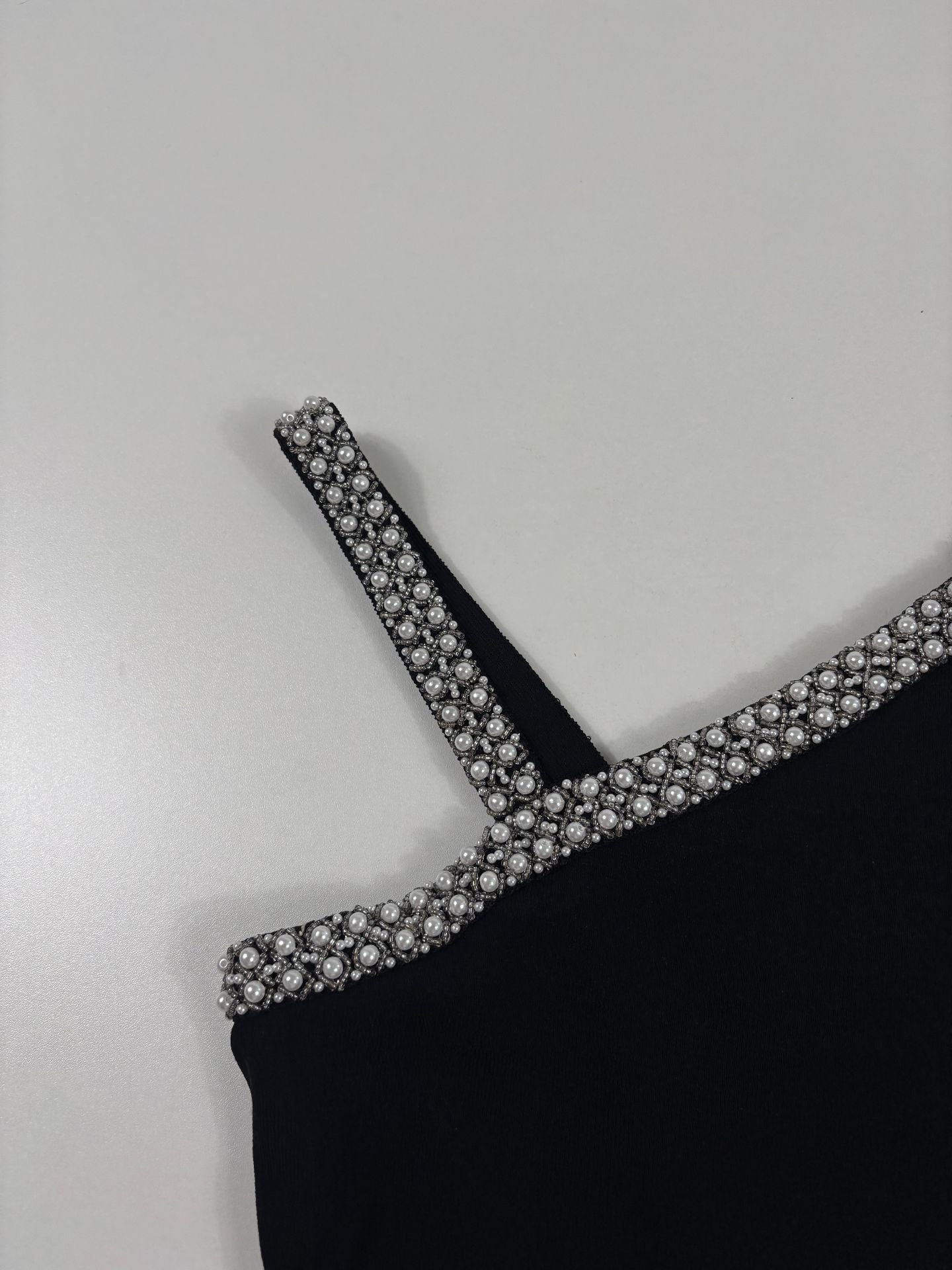 Top Karl Lagerfeld asymétrique une épaule maille noire perles strass – T.M-4