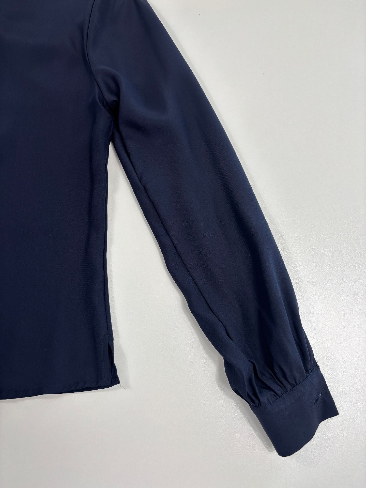 Chemise Delle Piane en soie marine à patte dissimulée – T.40/L-8