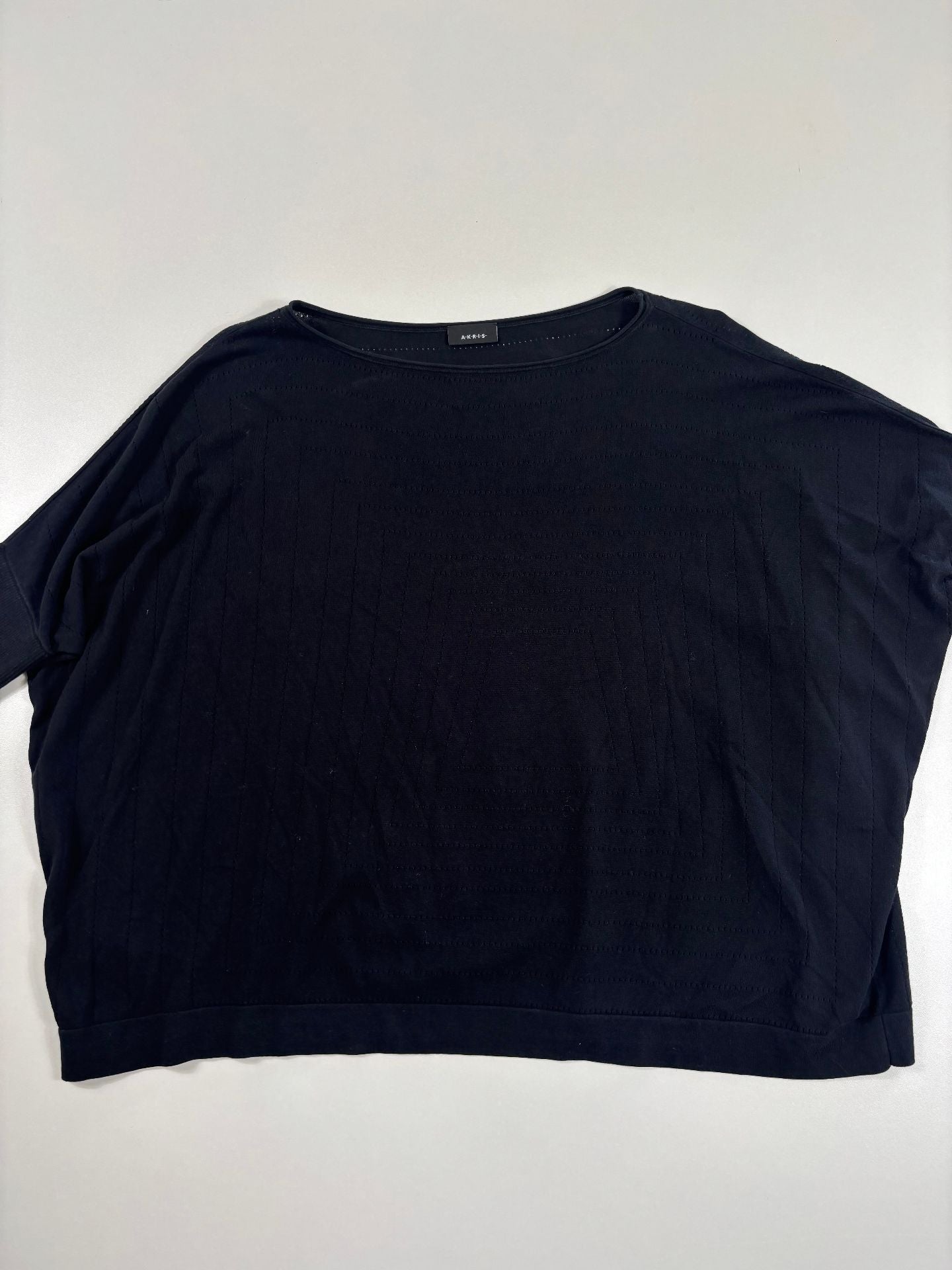Top Akris col bateau oversize noir ajourées manches courtes – T.36-2