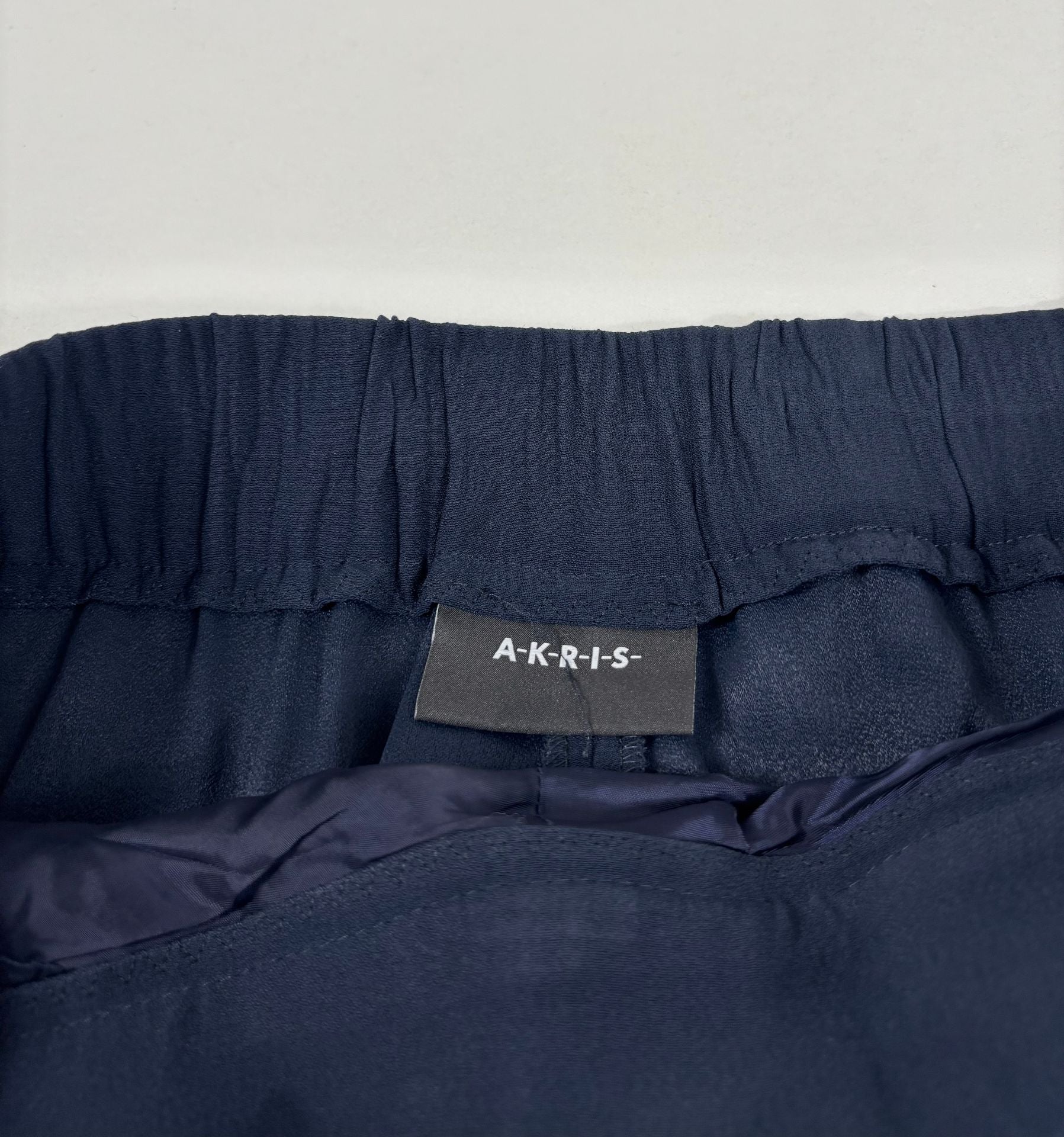 Pantalon Akris bleu marine taille haute coutures apparentes – T.40-4