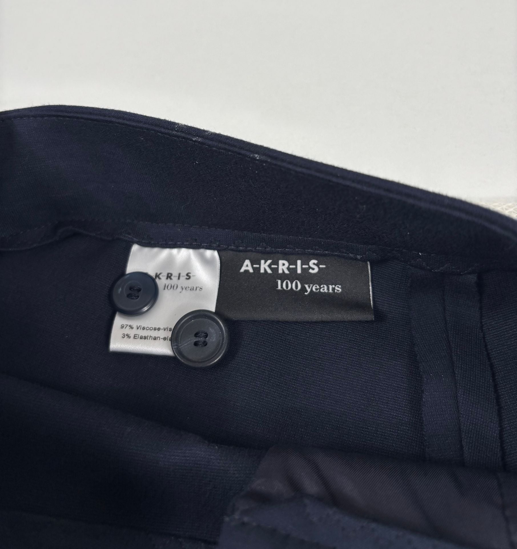 Pantalon Akris édition 100 Years bleu marine slim taille haute – T.36-3