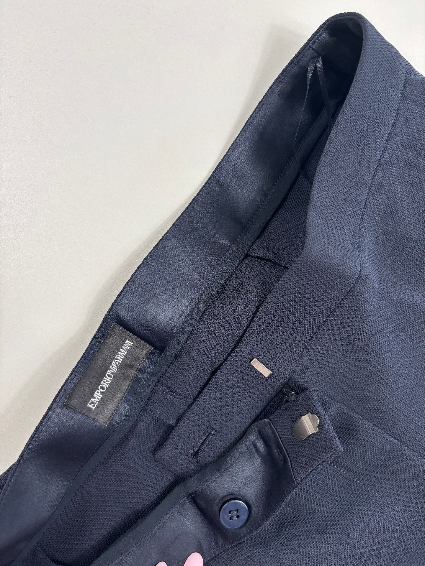 Pantalon droit Emporio Armani canneté bleu marine taille haute – T.40-4