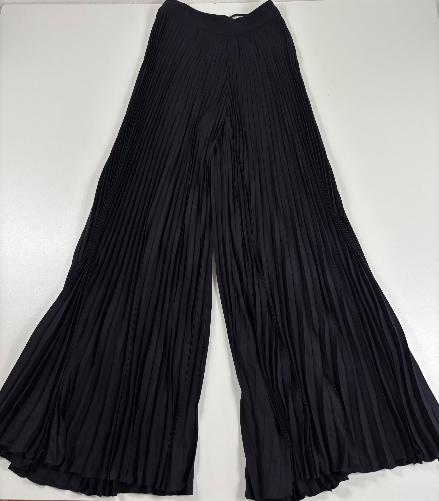 Pantalon Alice + Olivia Copen crêpe noir palazzo plissé taille haute élastiquée – T.38-3