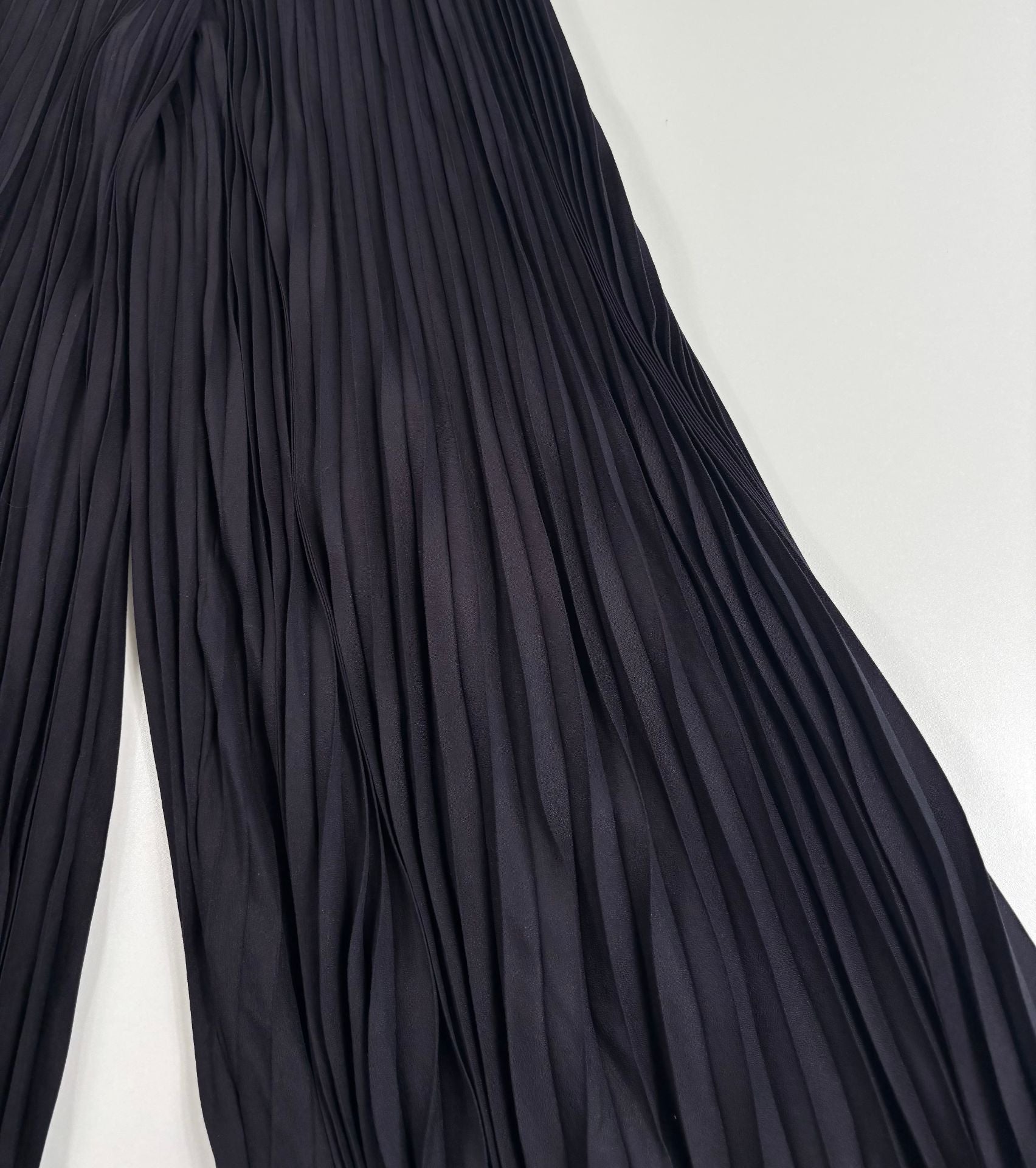 Pantalon Alice + Olivia Copen crêpe noir palazzo plissé taille haute élastiquée – T.38-4