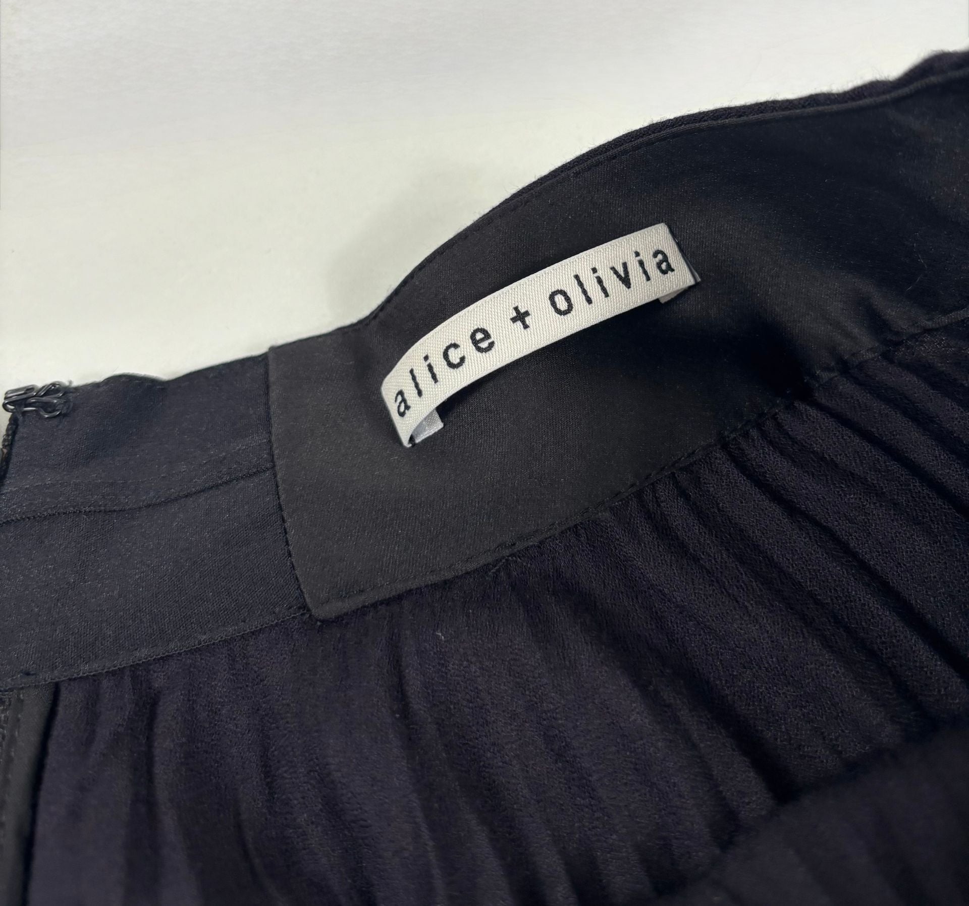 Pantalon Alice + Olivia Copen crêpe noir palazzo plissé taille haute élastiquée – T.38-2