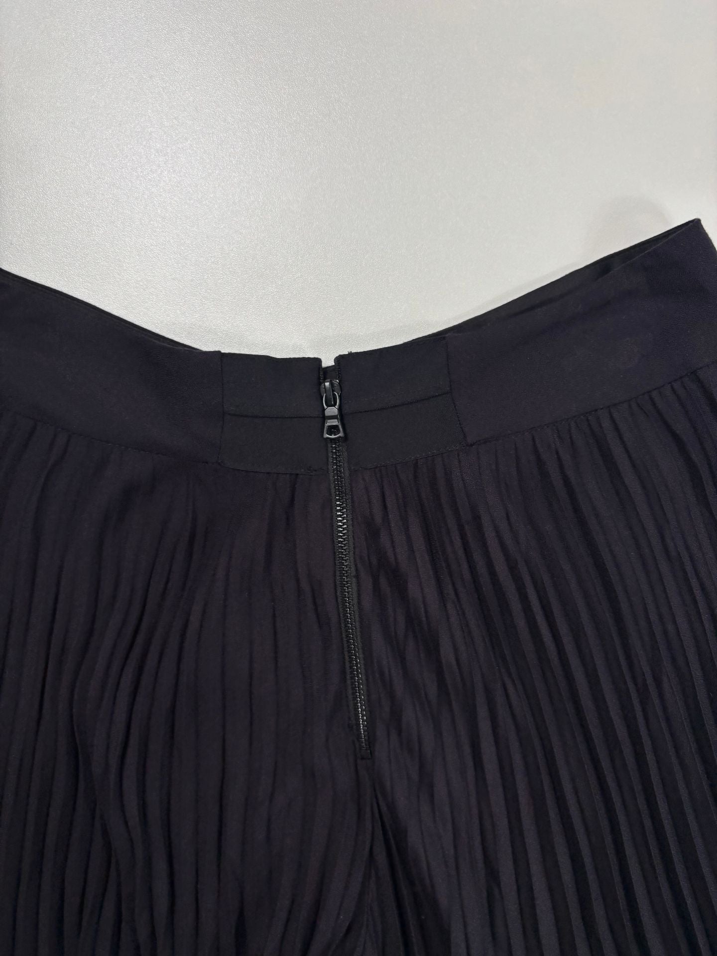 Pantalon Alice + Olivia Copen crêpe noir palazzo plissé taille haute élastiquée – T.38-6