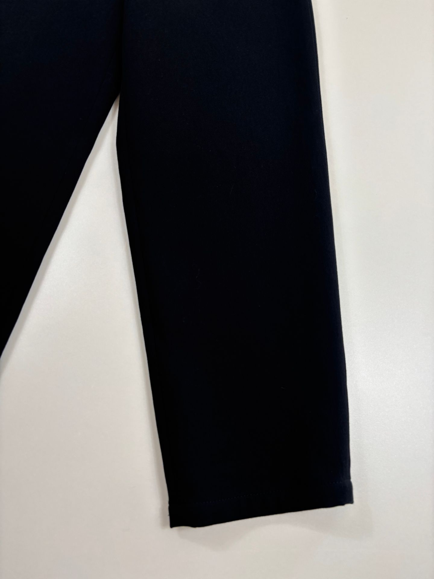 Pantalon Akris en coton noir coupe droite – T.38-3