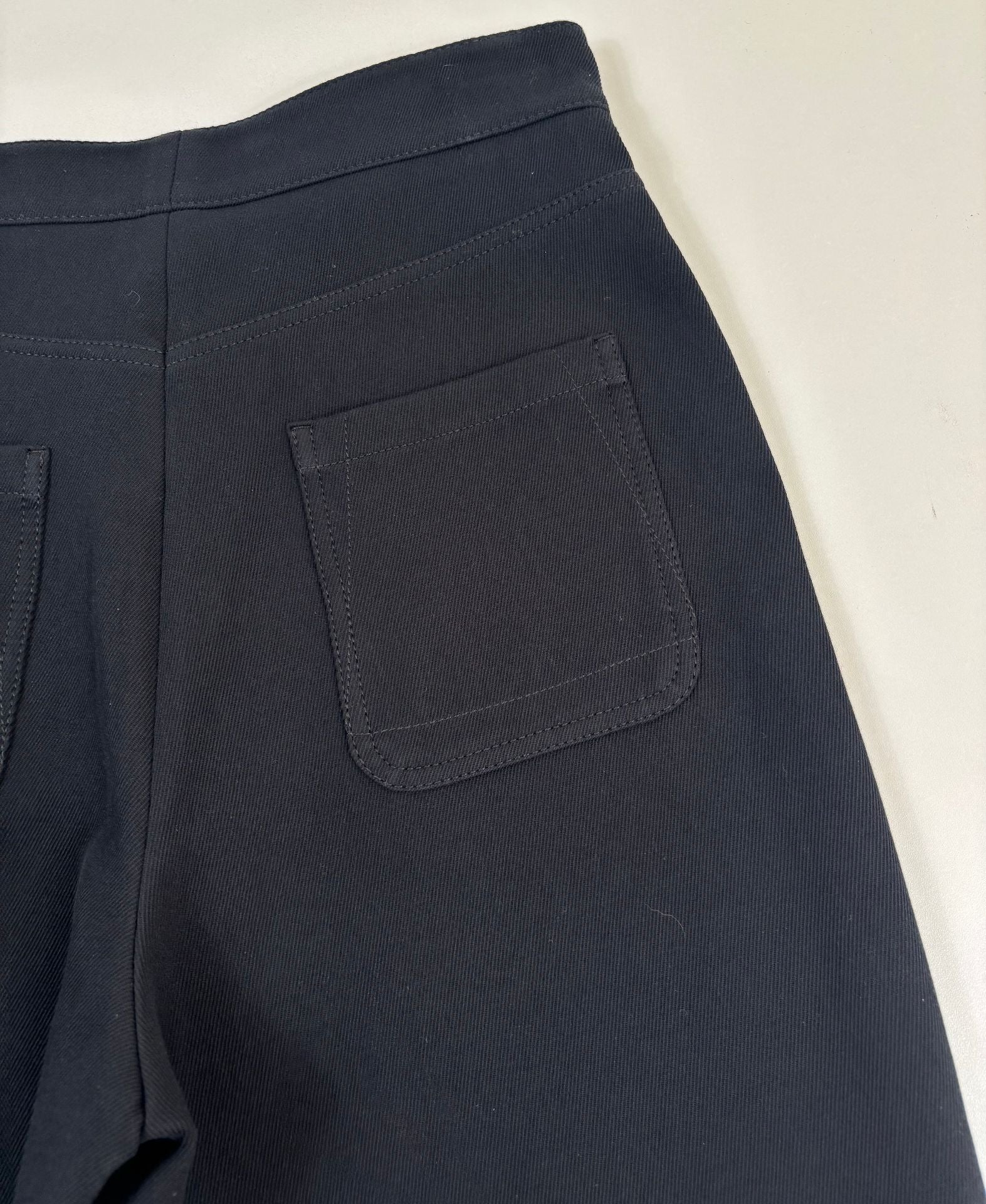 Pantalon Akris en coton noir coupe droite – T.38-9