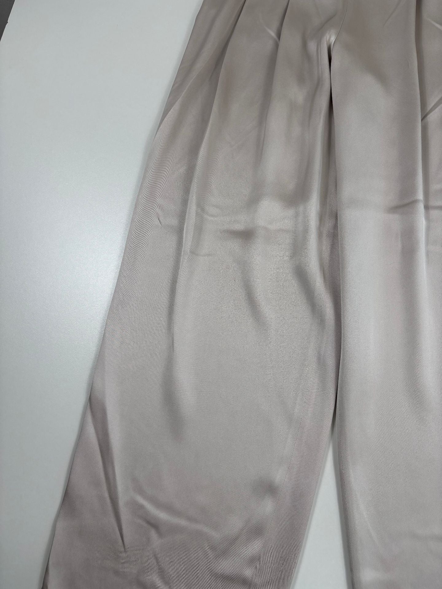 Pantalon Giorgio Armani en soie beige poudré coupe palazzo – T.40-5