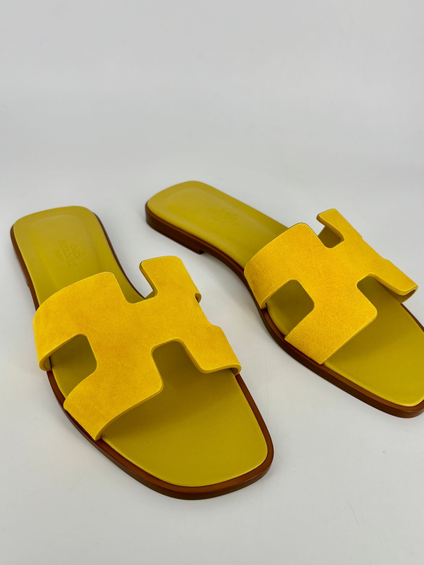 Sandales Oran en cuir velours jaune – Hermès - Taille 38-3