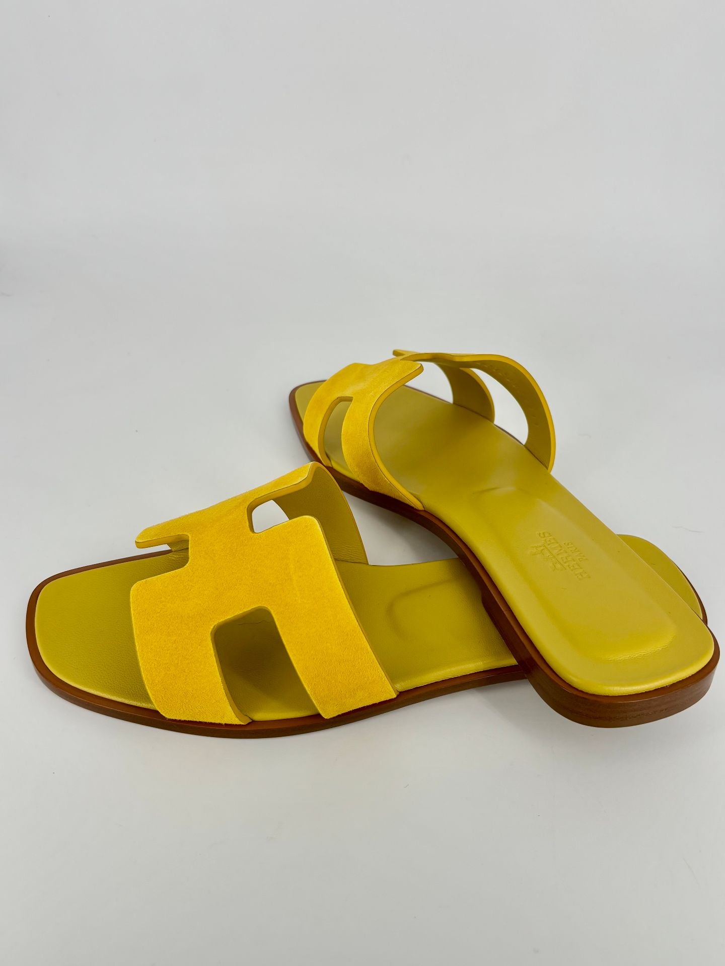 Sandales Oran en cuir velours jaune – Hermès - Taille 38-5