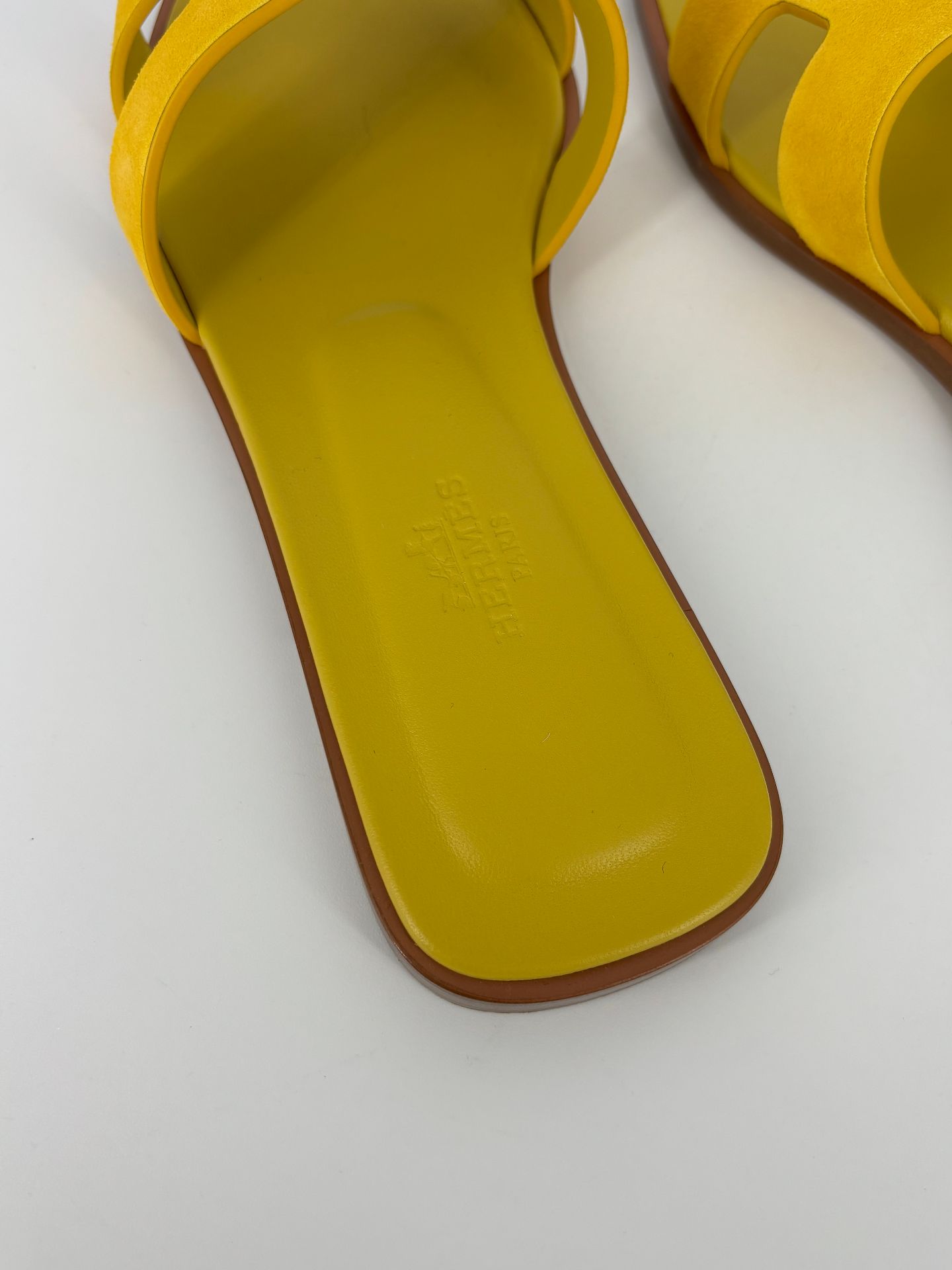 Sandales Oran en cuir velours jaune – Hermès - Taille 38-7