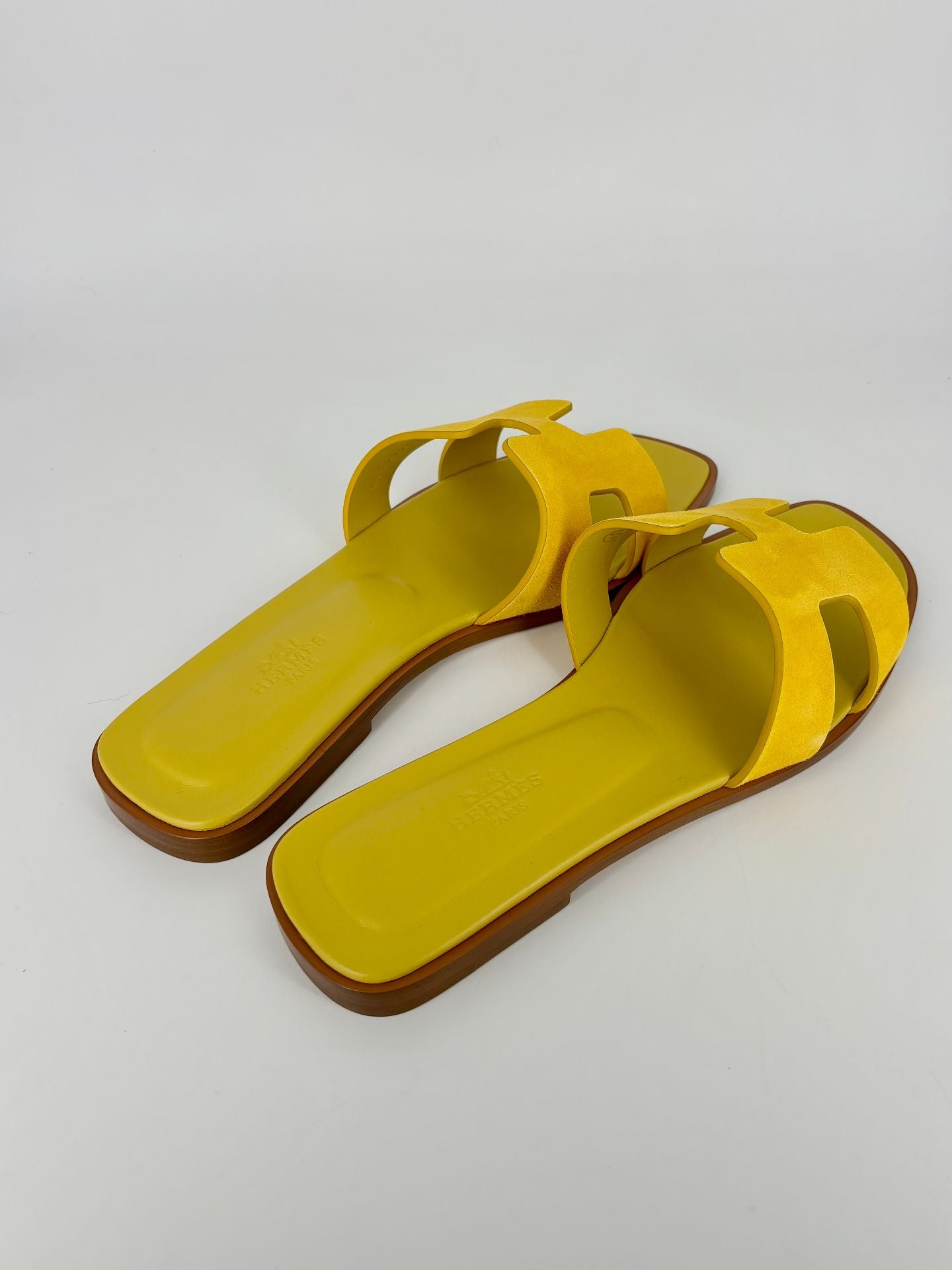 Sandales Oran en cuir velours jaune – Hermès - Taille 38-8