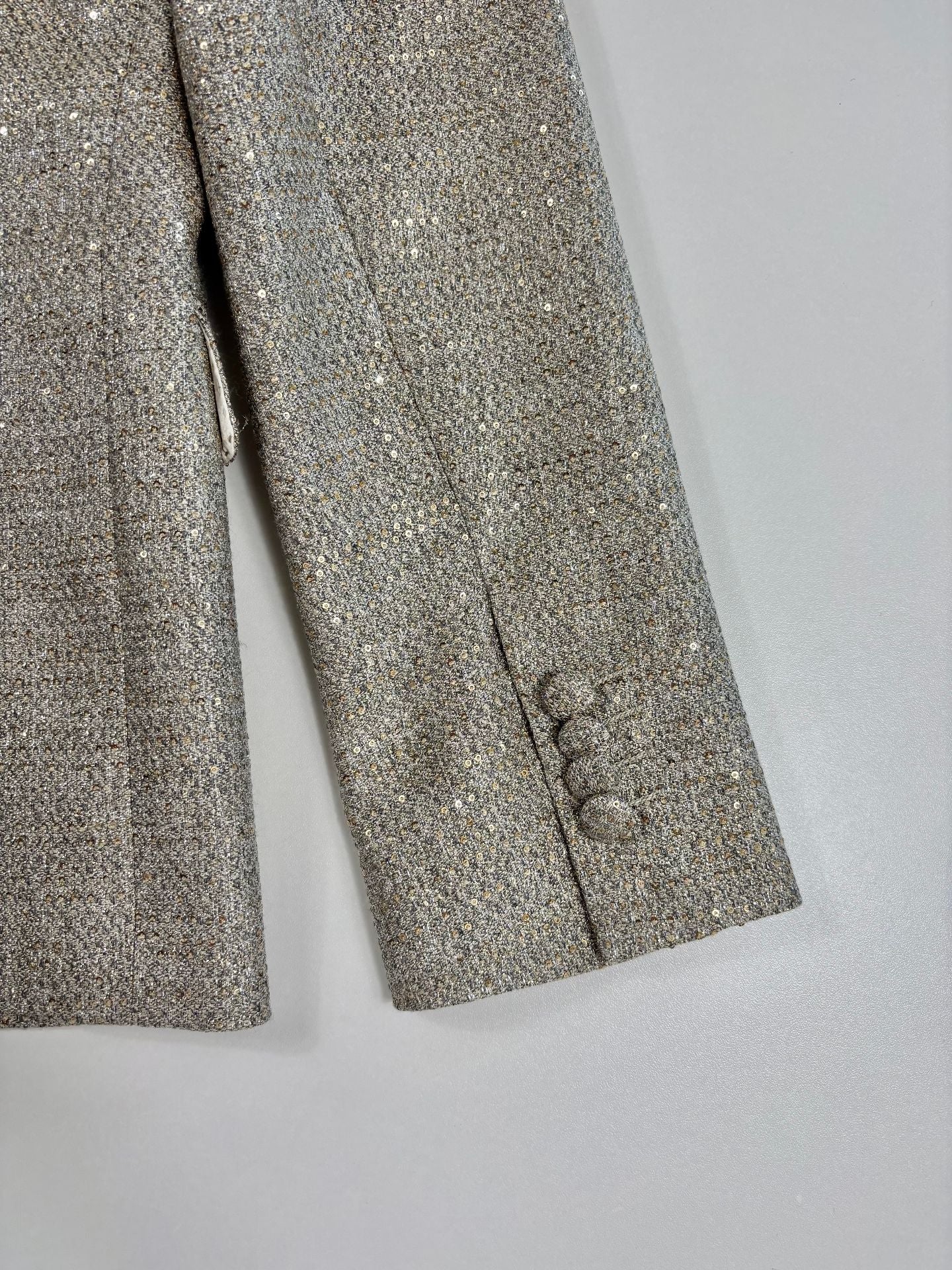 Blazer double boutonnage paillettes dorées tissées revers cranté – Kiton – Taille 42-12