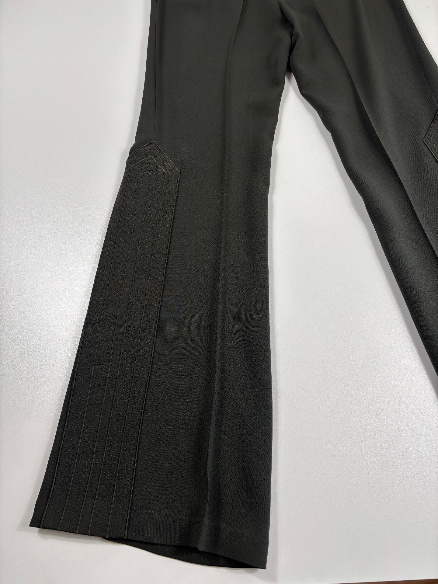 Pantalon évasé kaki avec surpiqûres géométriques – Elie Saab – Taille 38-6
