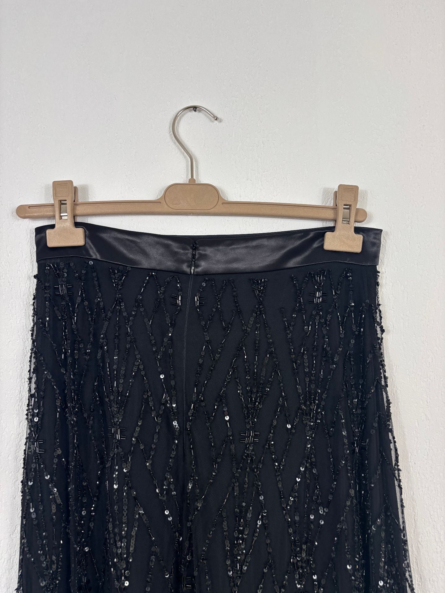 Jupe longue Elisabetta Franchi en tulle brodé noir à sequins – T.M-8