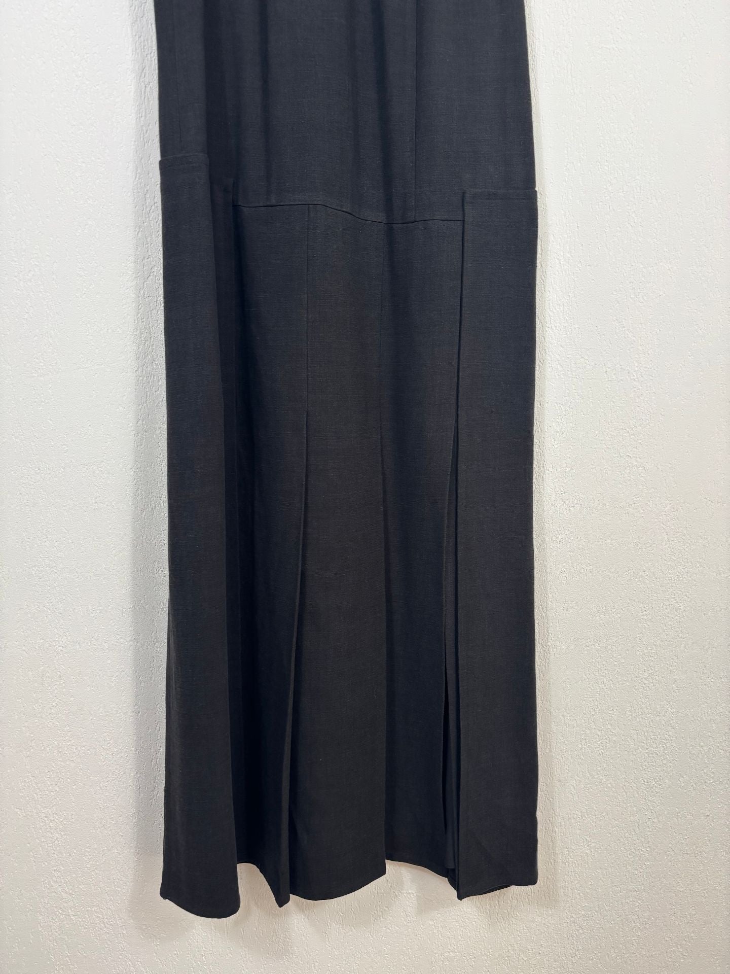 Robe longue Akris noire sans manches à plis – T.40-4