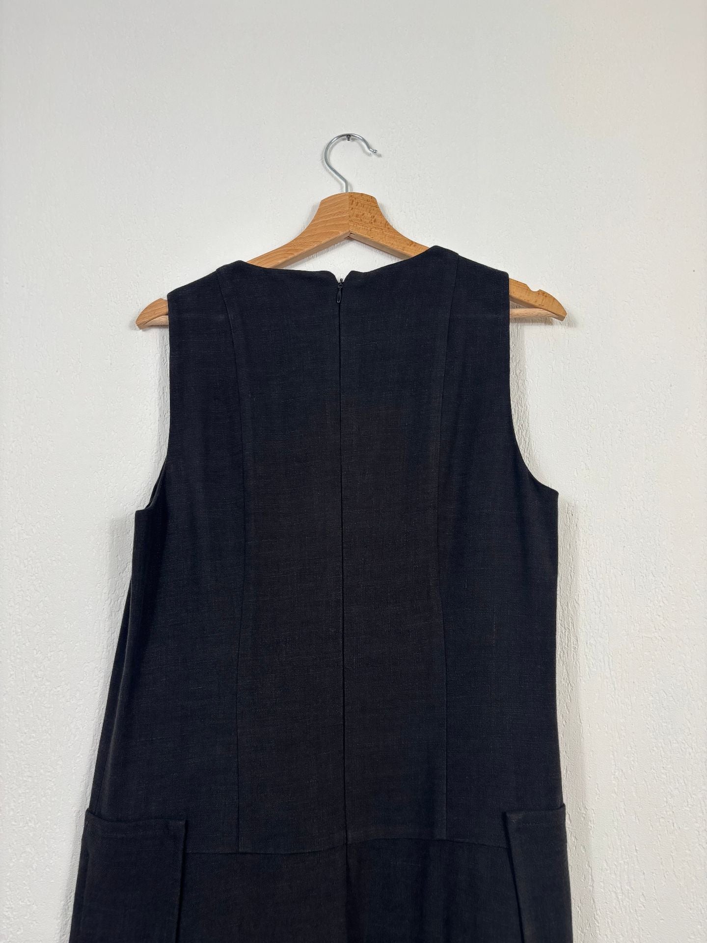 Robe longue Akris noire sans manches à plis – T.40-8