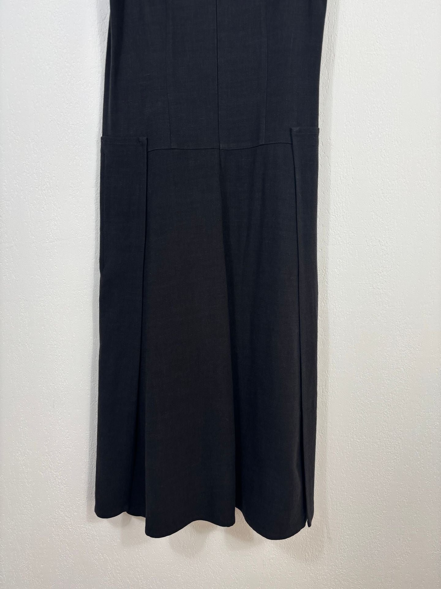 Robe longue Akris noire sans manches à plis – T.40-9