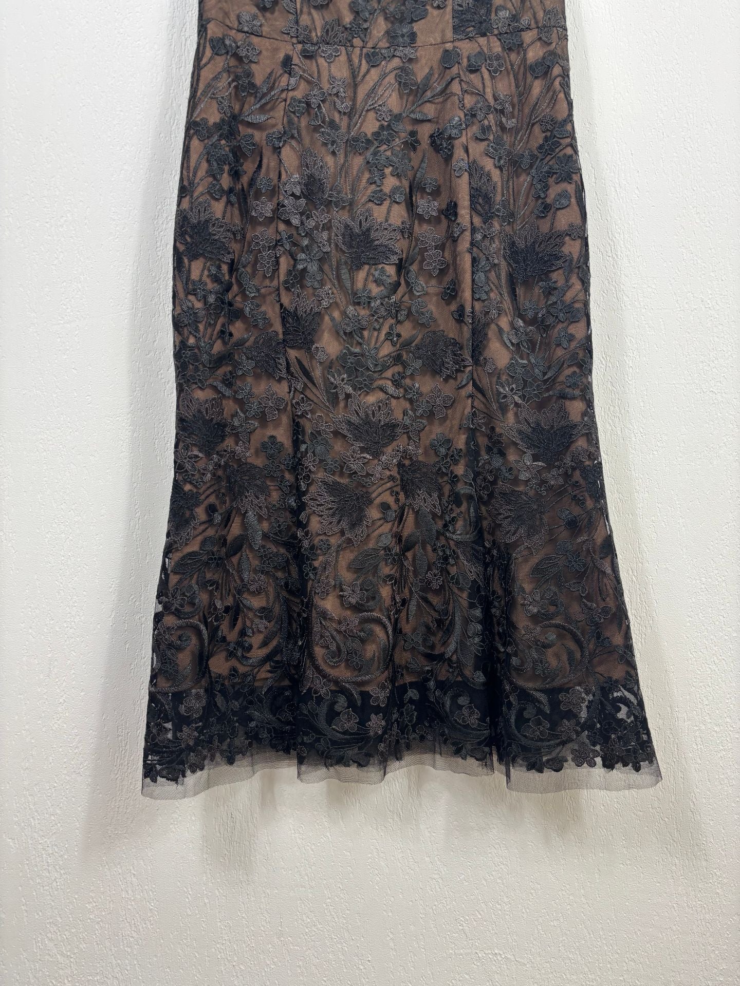 Robe midi en tulle brodé noir et nude Marchesa – Taille 42-3