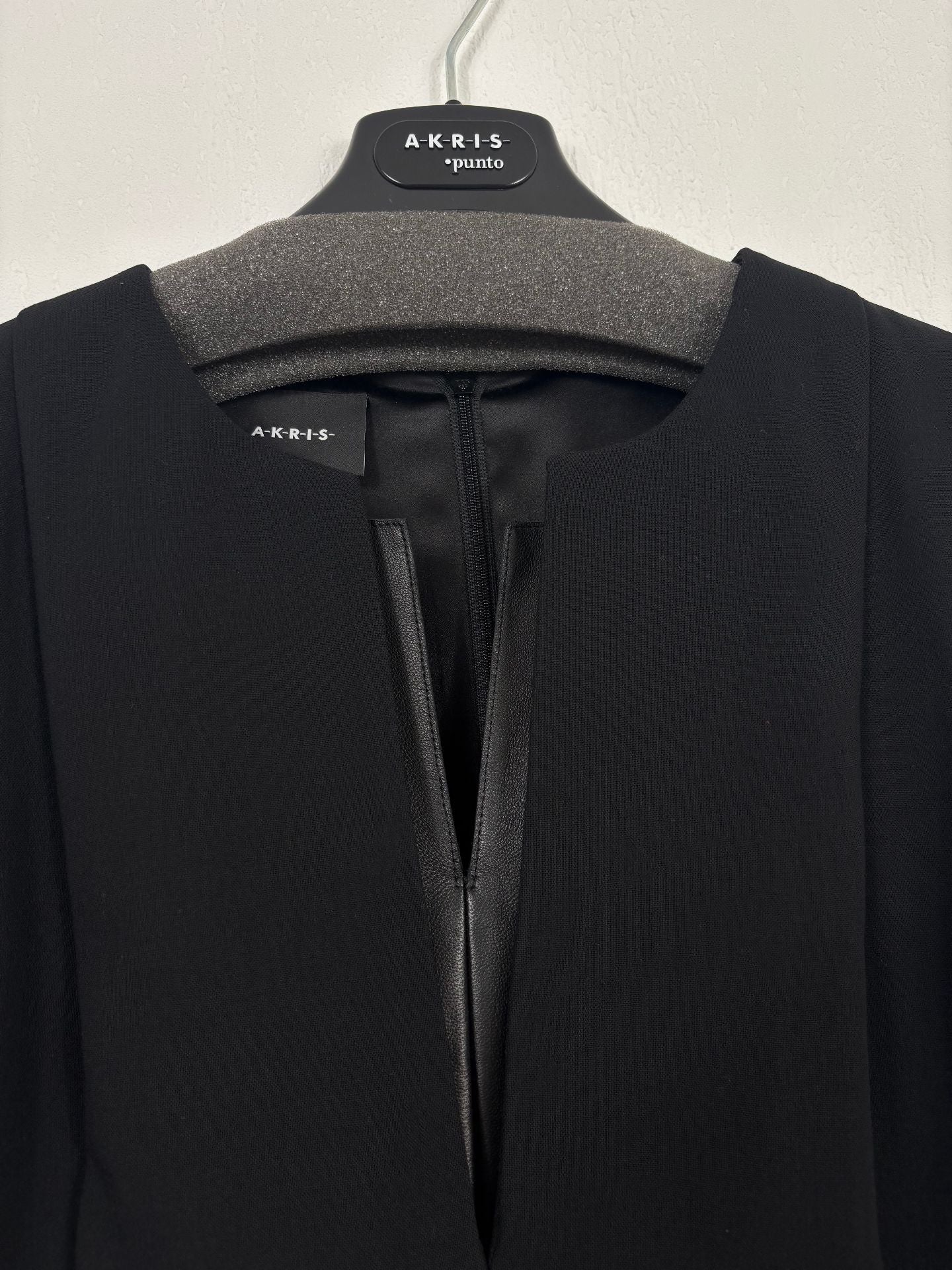 Robe midi noire à plastron cuir – Akris – Taille 40-8