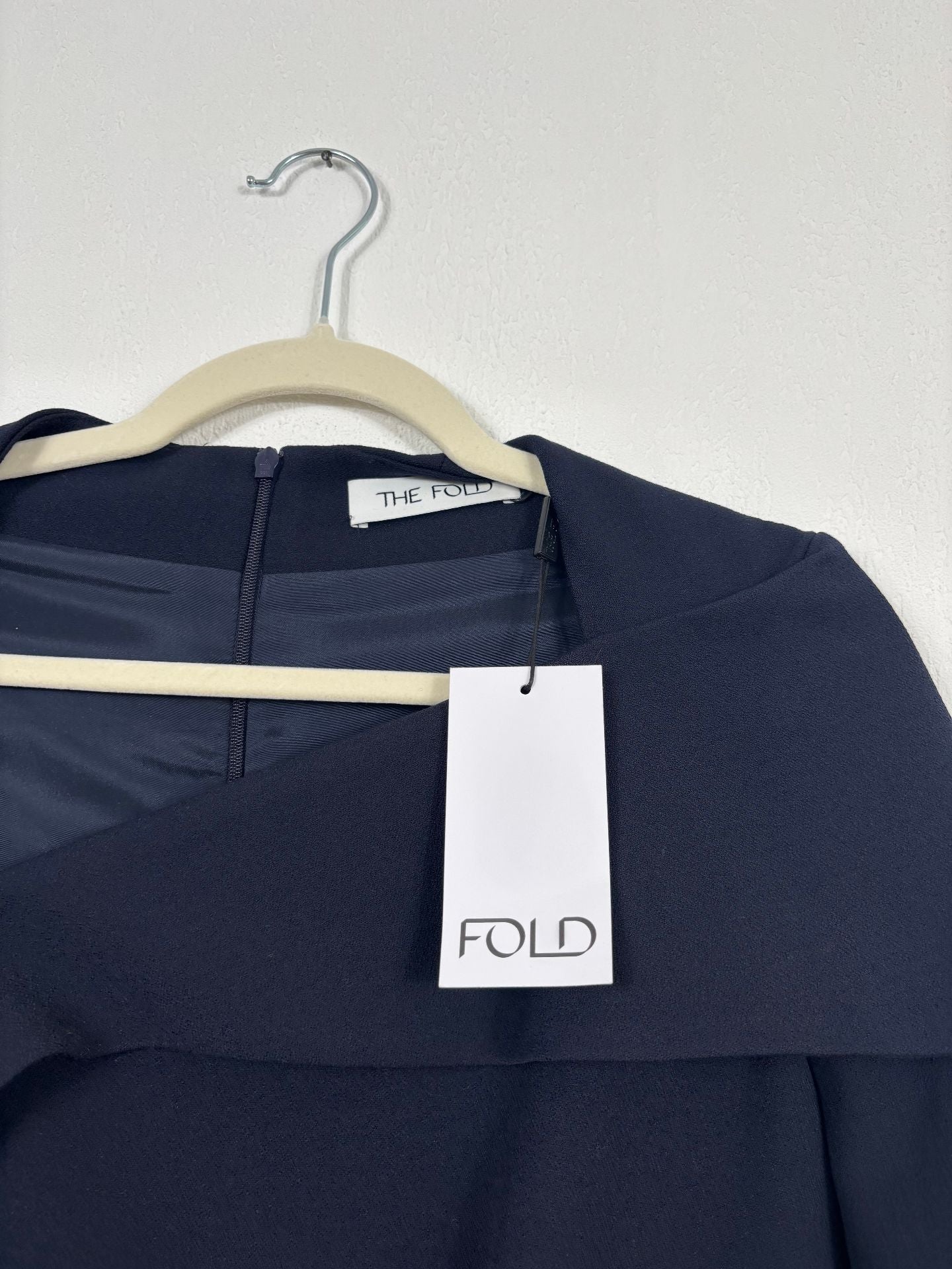 Robe Ceretto bleu marine à volant asymétrique – The Fold – Taille 38-4