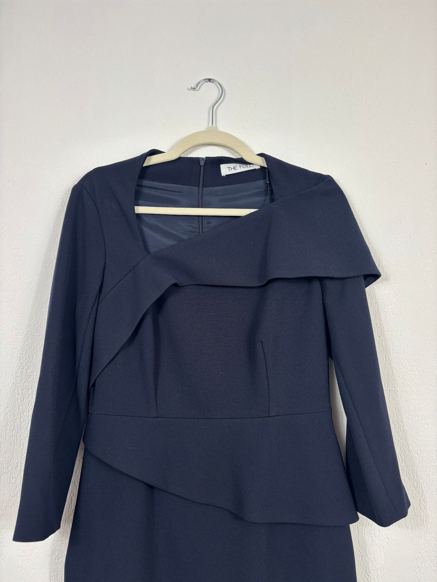 Robe Ceretto bleu marine à volant asymétrique – The Fold – Taille 38-6