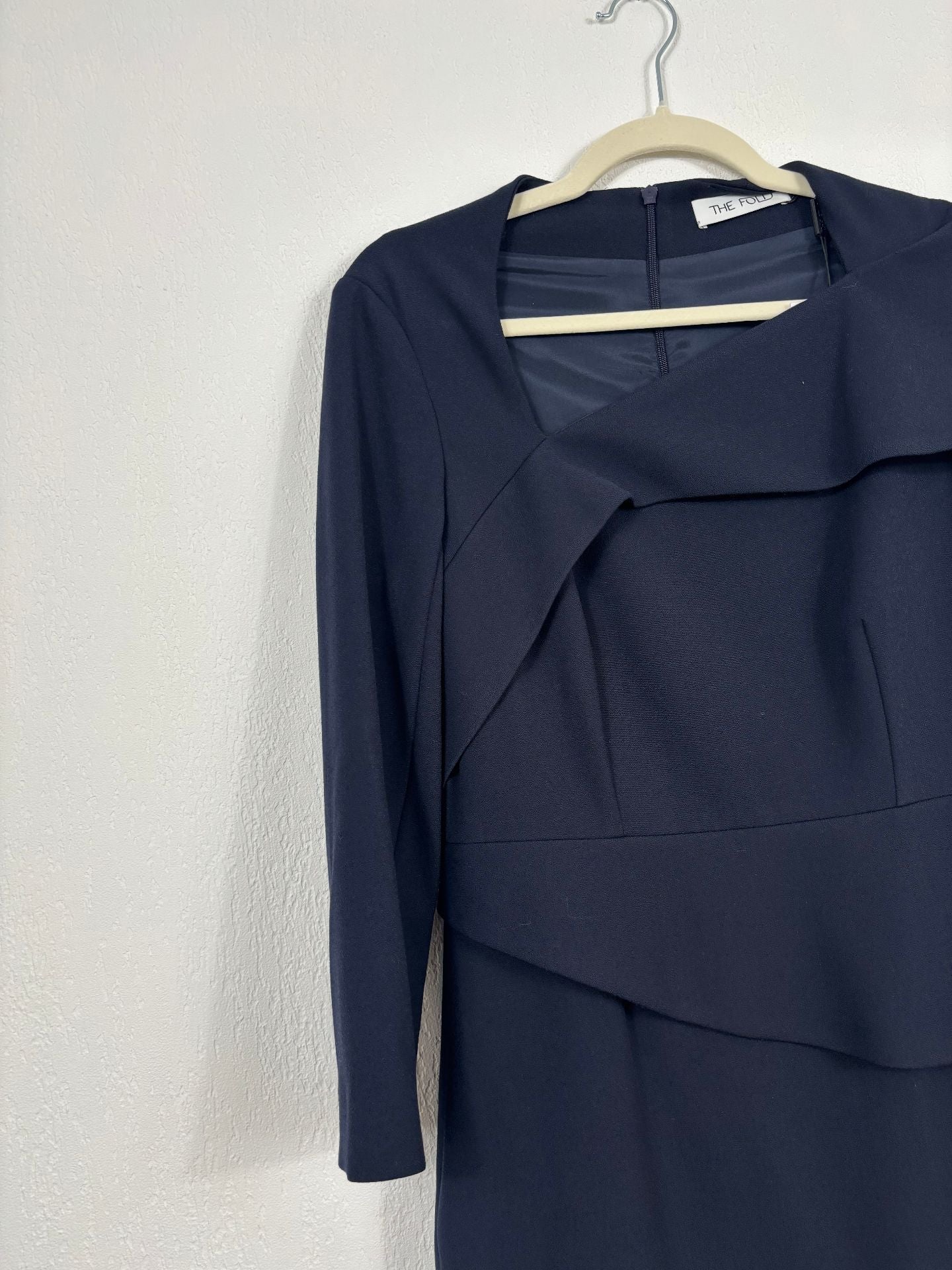 Robe Ceretto bleu marine à volant asymétrique – The Fold – Taille 38-7