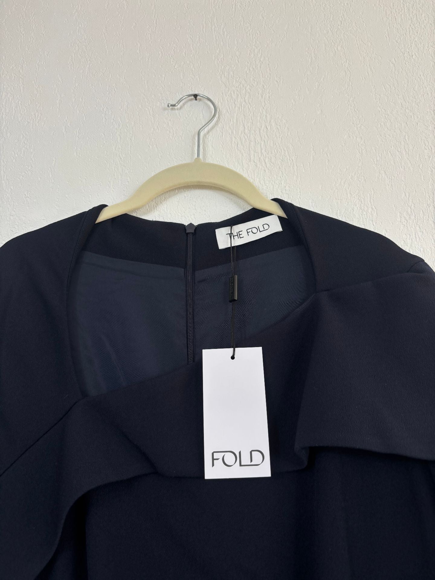 Robe Ceretto bleu marine à volant asymétrique – The Fold – Taille 40-5