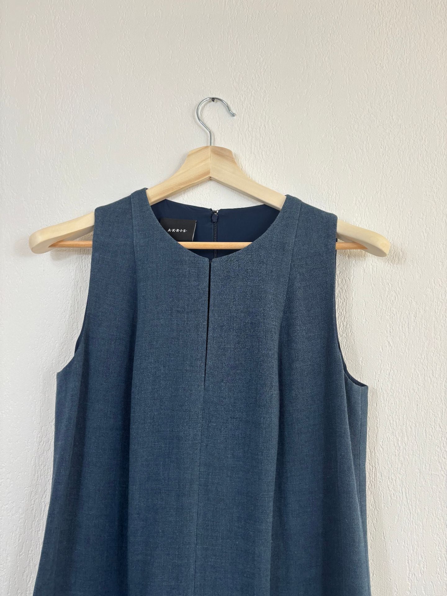 Robe longue Akris bleu pétrole sans manches à plis – T.40-2