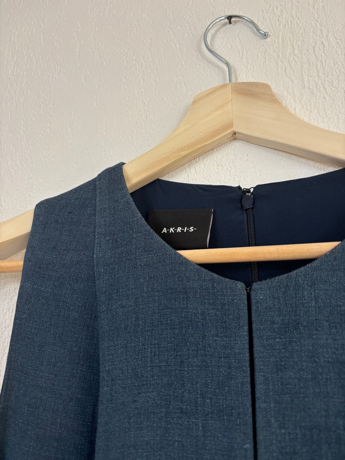 Robe longue Akris bleu pétrole sans manches à plis – T.40-3