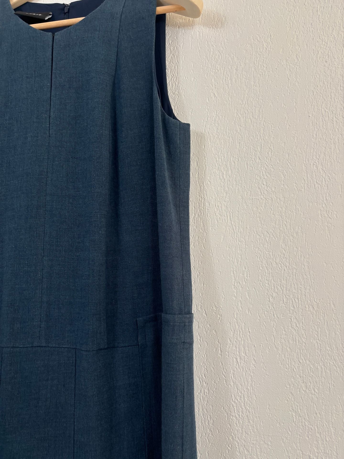Robe longue Akris bleu pétrole sans manches à plis – T.40-6