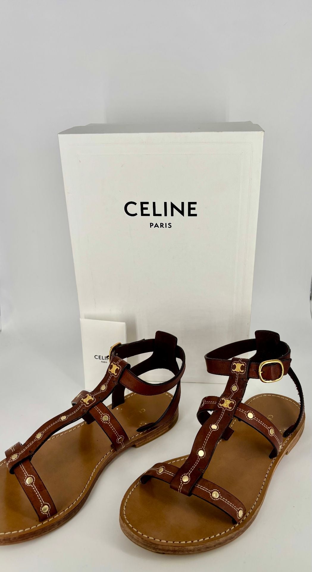 Sandales plates en cuir marron à clous – Céline – Taille 37-2