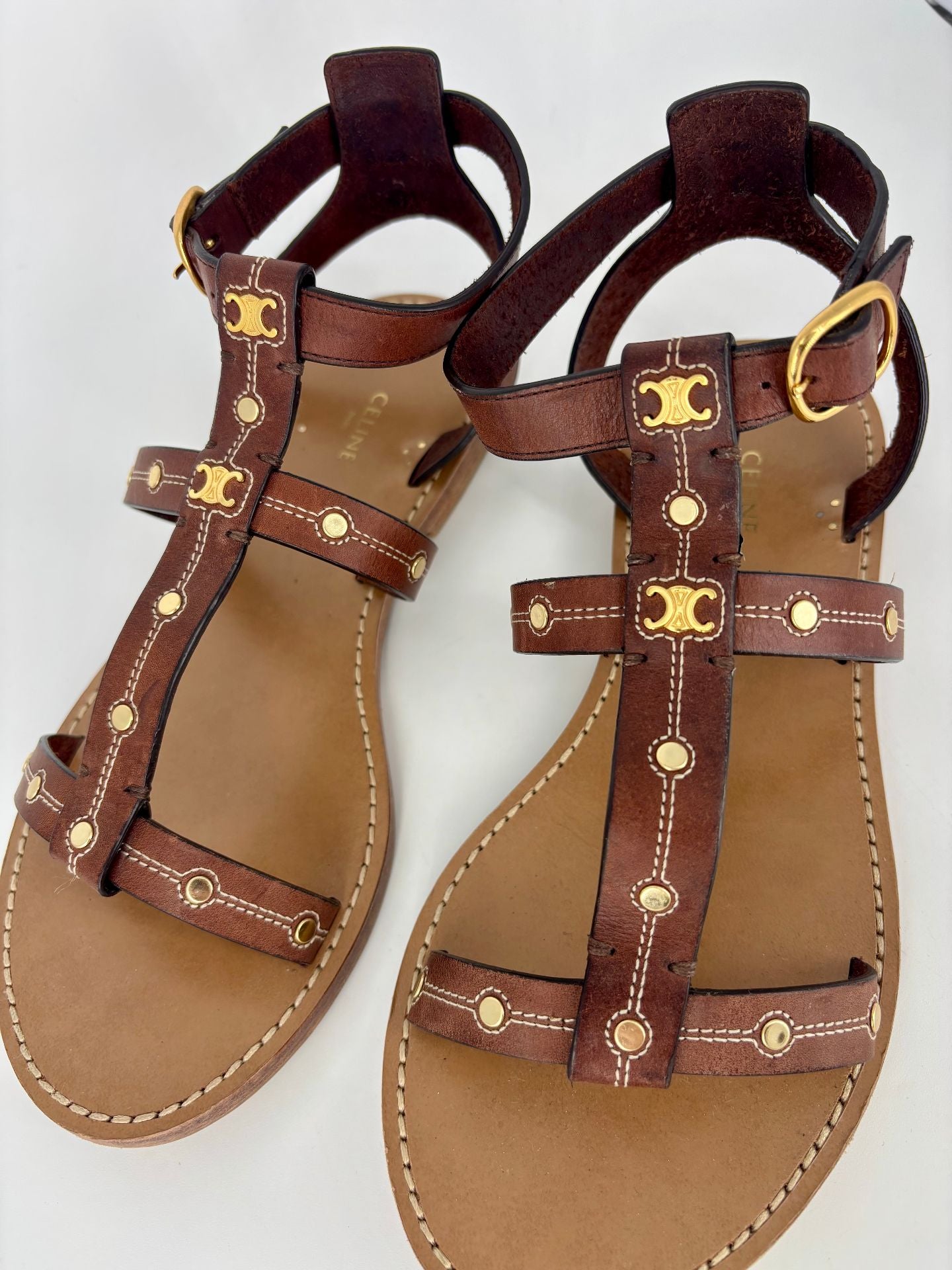 Sandales plates en cuir marron à clous – Céline – Taille 37-3