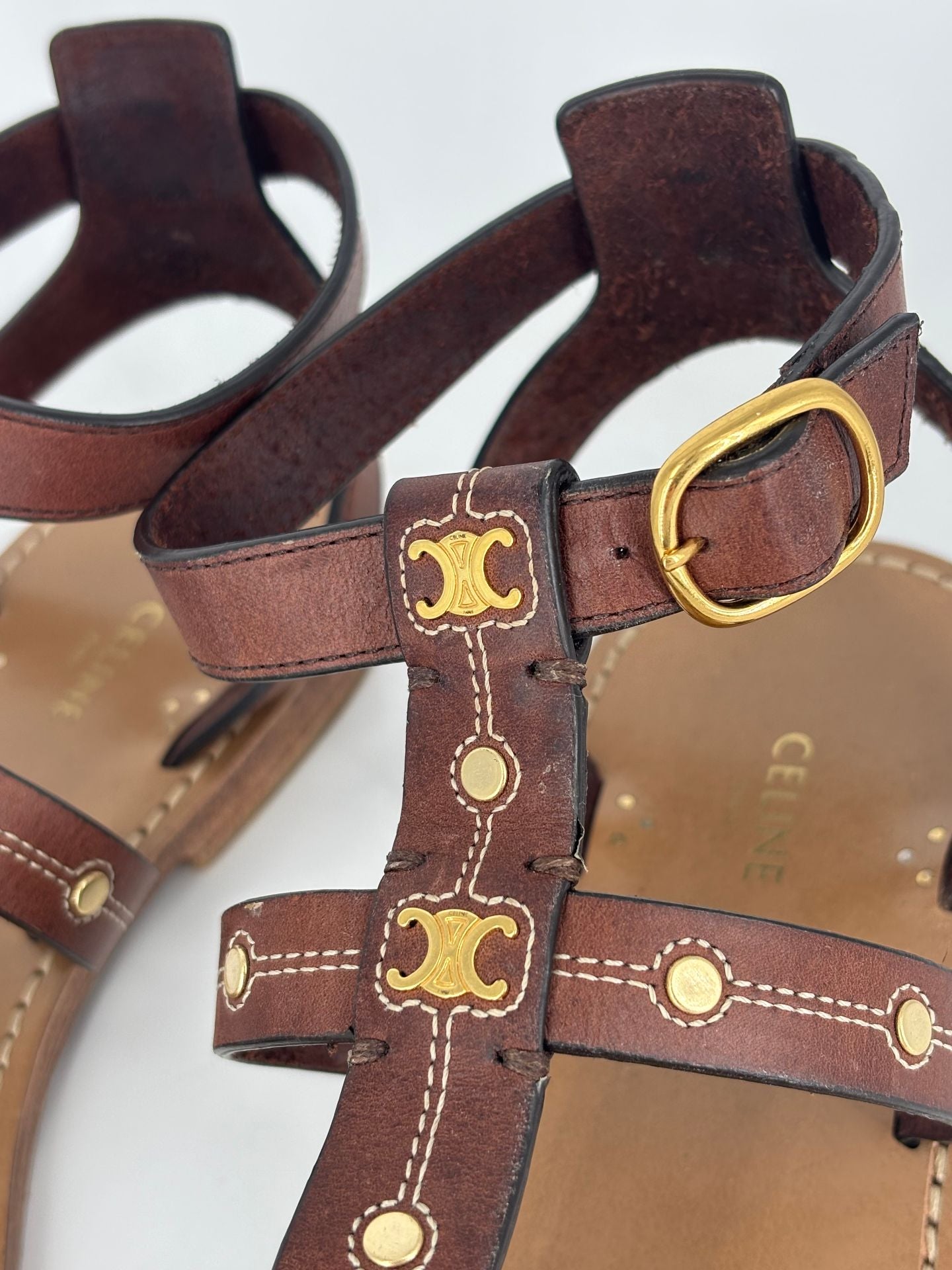 Sandales plates en cuir marron à clous – Céline – Taille 37-4