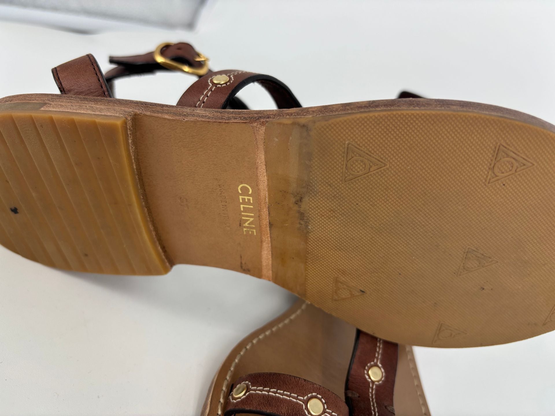 Sandales plates en cuir marron à clous – Céline – Taille 37-9