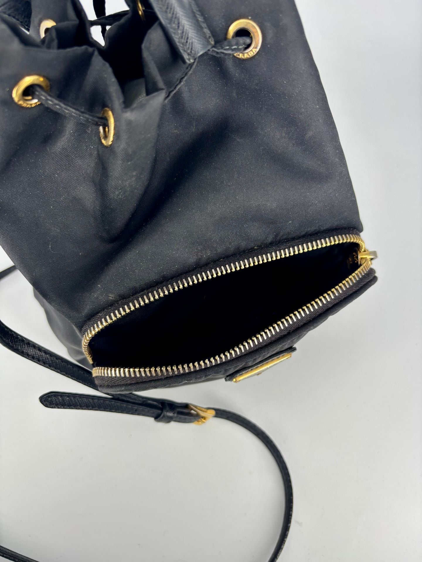 Sac seau Prada Duo en Re-Nylon noir-7
