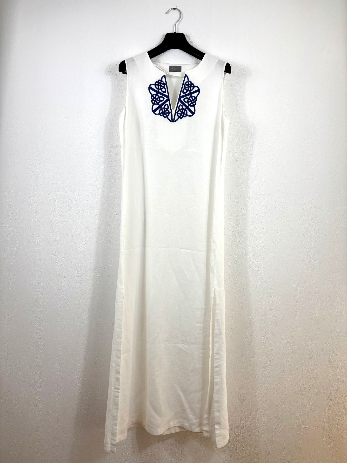 Robe longue en lin blanc brodé bleu – Aman – Taille unique-2