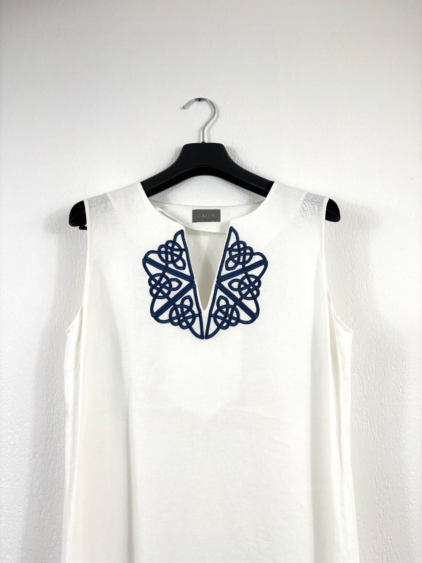 Robe longue en lin blanc brodé bleu – Aman – Taille unique-3